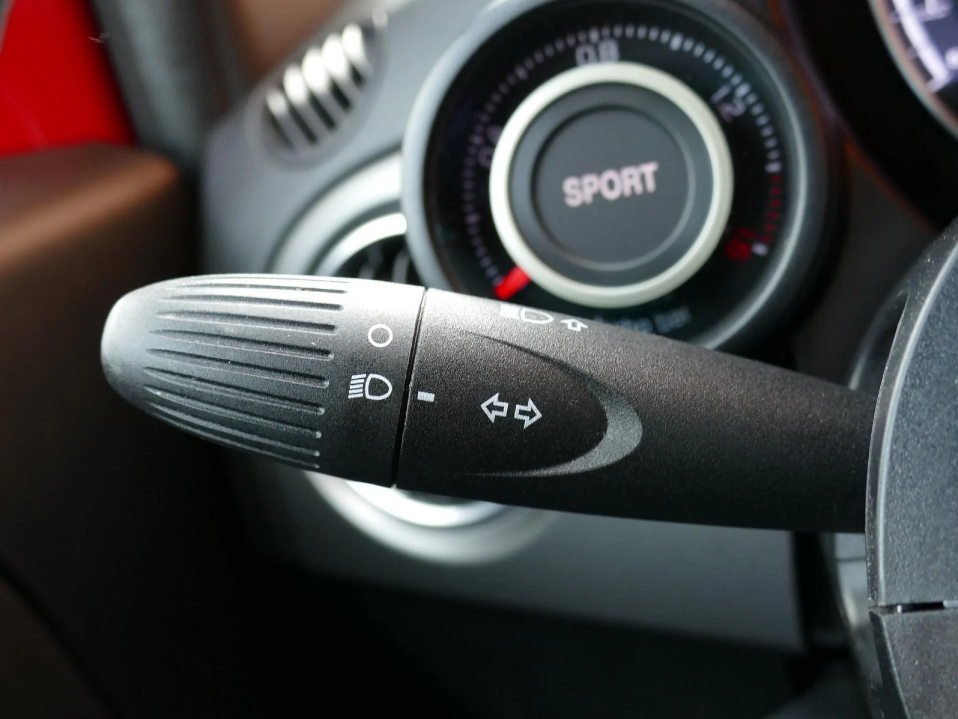 ABARTH 500 - Miniature 21 sur 32 - Cliquer pour voir cette photo