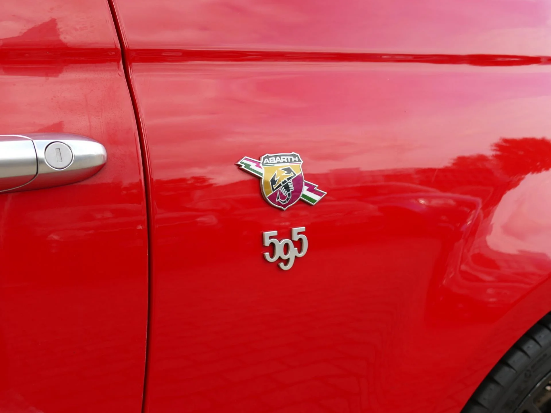 ABARTH 500 - Miniature 24 sur 32 - Cliquer pour voir cette photo