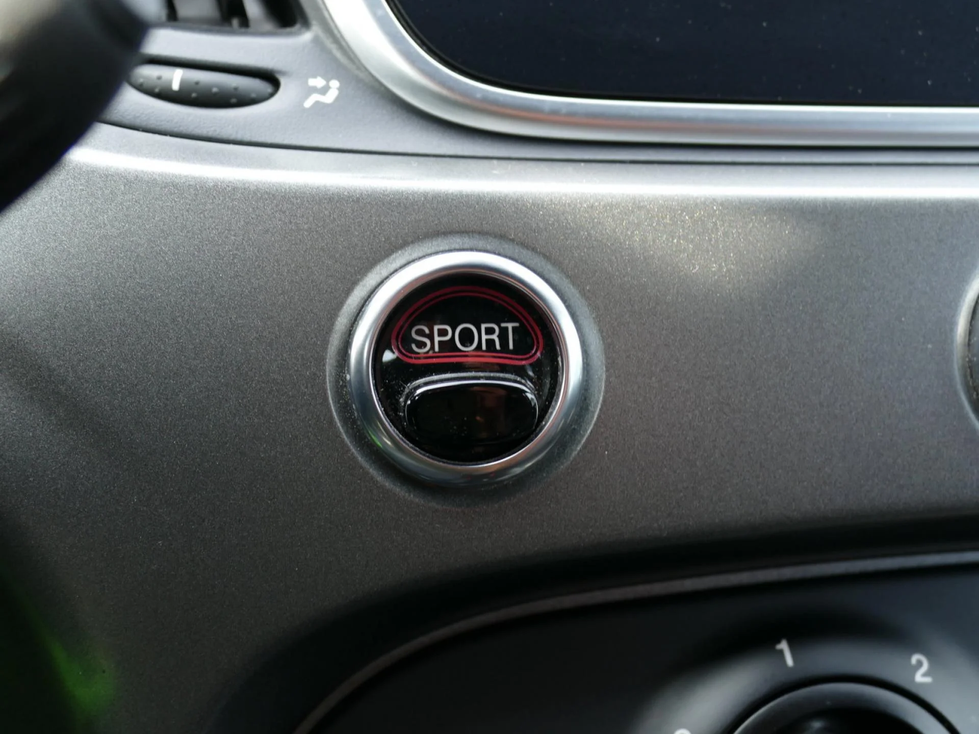 ABARTH 500 - Miniature 19 sur 32 - Cliquer pour voir cette photo