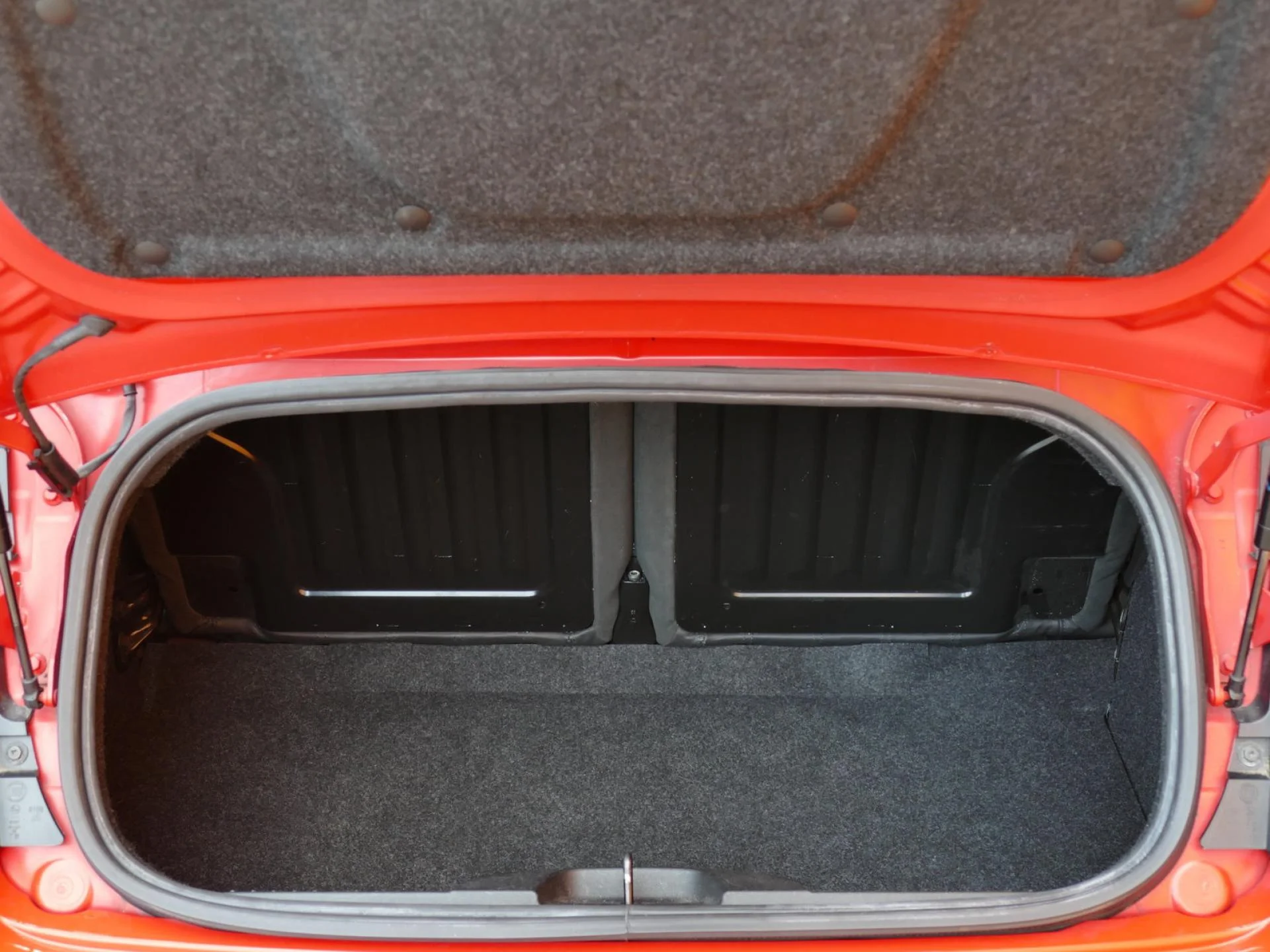 ABARTH 500 - Miniature 8 sur 32 - Cliquer pour voir cette photo