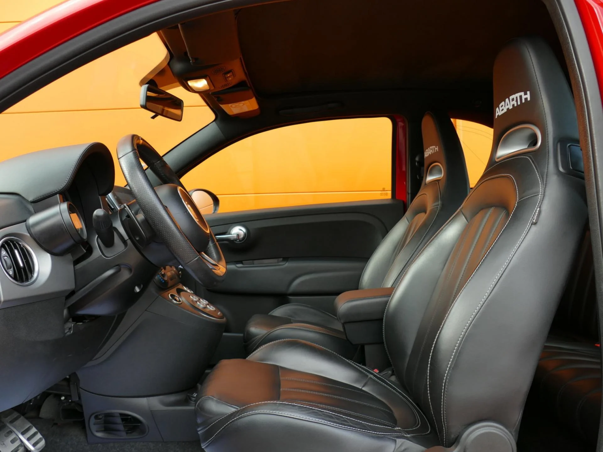 ABARTH 500 - Miniature 6 sur 32 - Cliquer pour voir cette photo