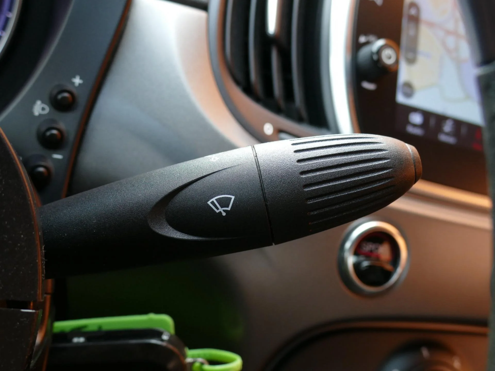 ABARTH 500 - Miniature 22 sur 32 - Cliquer pour voir cette photo