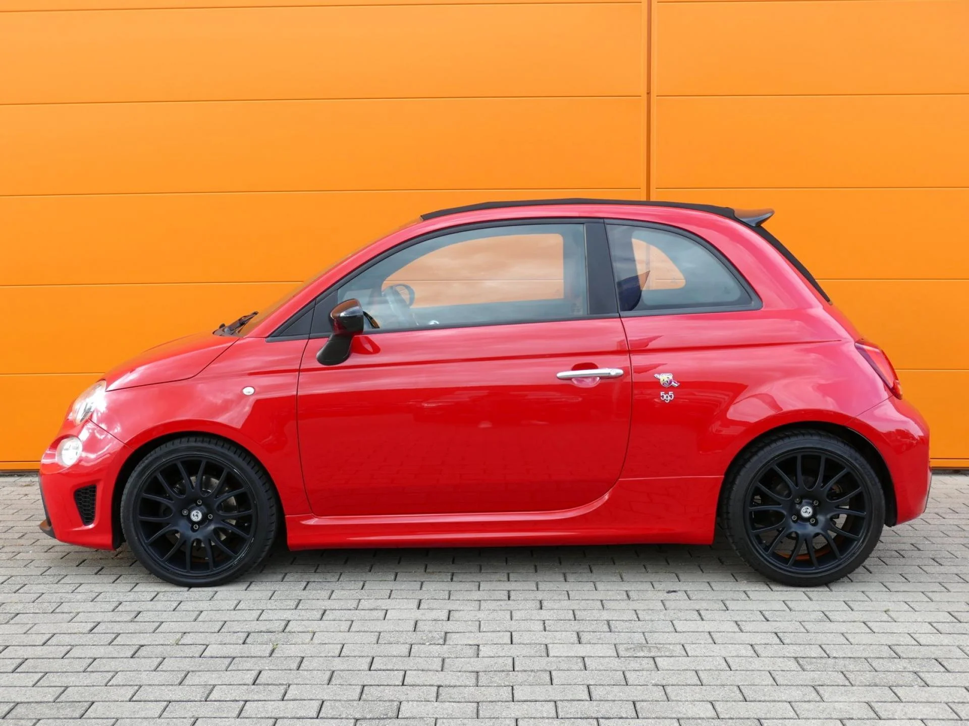 ABARTH 500c - Miniature 3 sur 32 - Cliquer pour voir cette photo