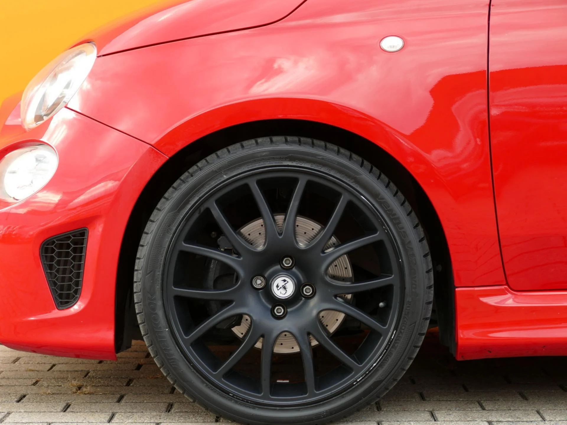 ABARTH 500c - Miniature 30 sur 32 - Cliquer pour voir cette photo