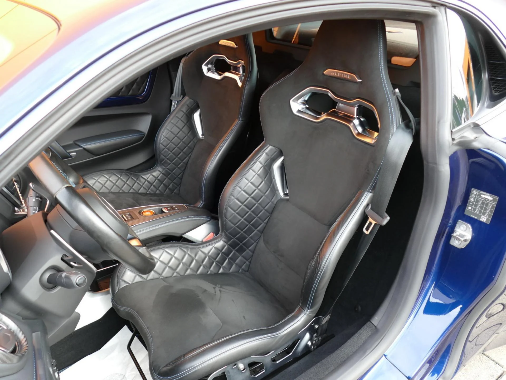 ALPINE A110 - Miniature 6 sur 31 - Cliquer pour voir cette photo