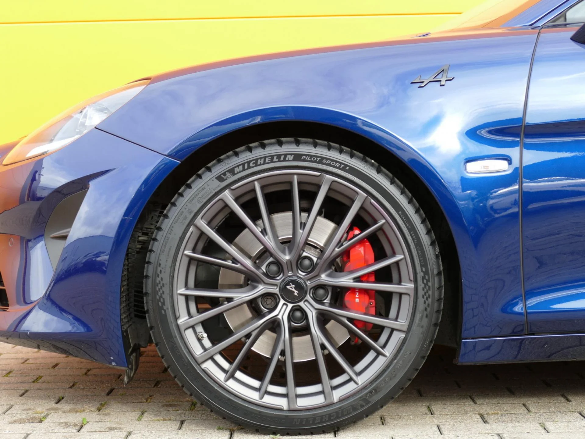 ALPINE A110 - Miniature 27 sur 31 - Cliquer pour voir cette photo