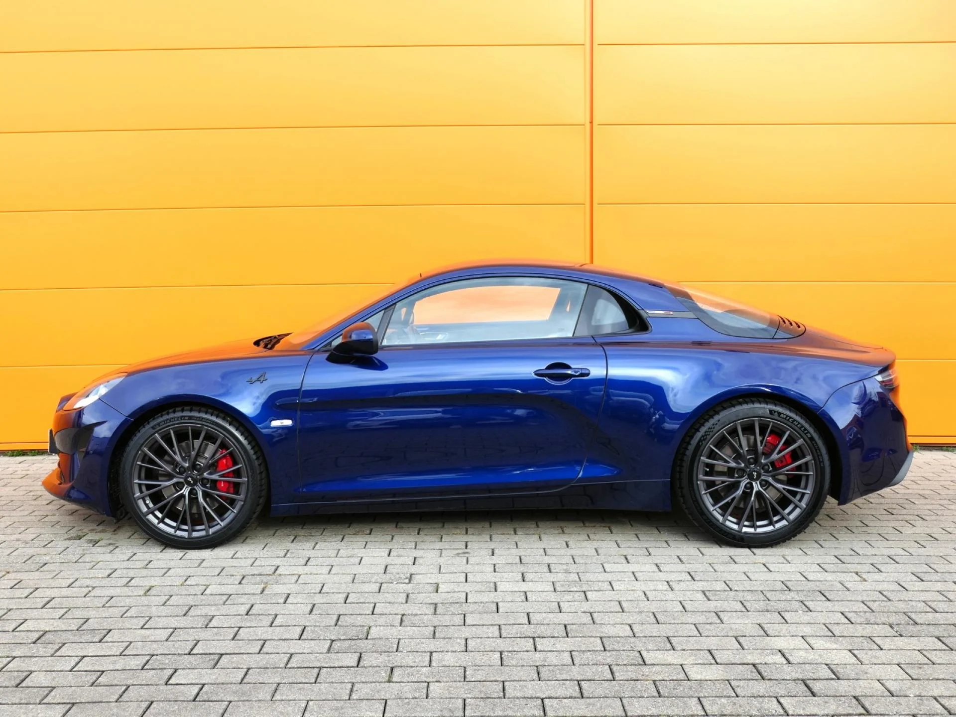 ALPINE A110 - Miniature 3 sur 31 - Cliquer pour voir cette photo