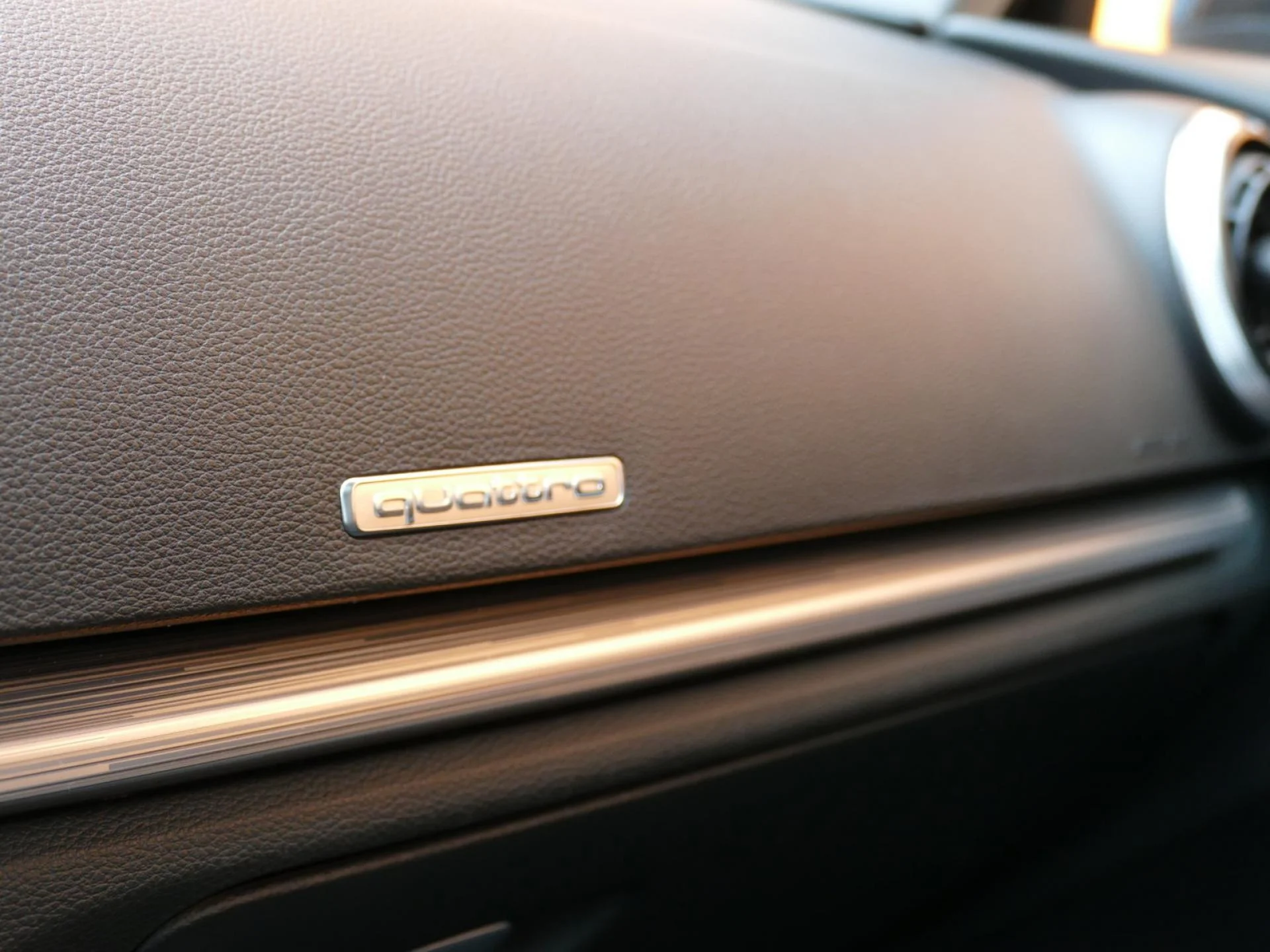 AUDI A3 SPORTBACK - Miniature 21 sur 32 - Cliquer pour voir cette photo