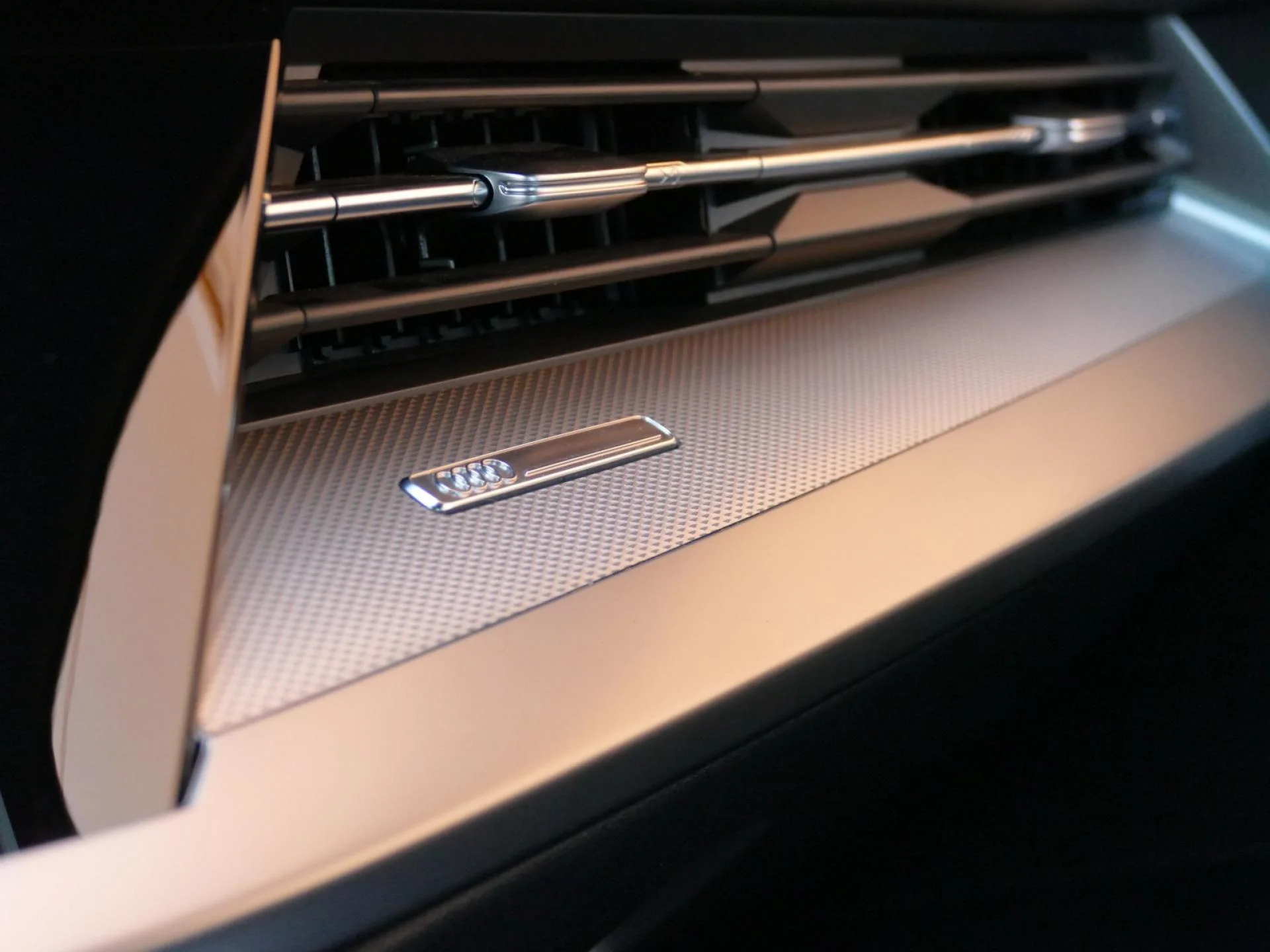 AUDI A3 SPORTBACK - Miniature 22 sur 34 - Cliquer pour voir cette photo