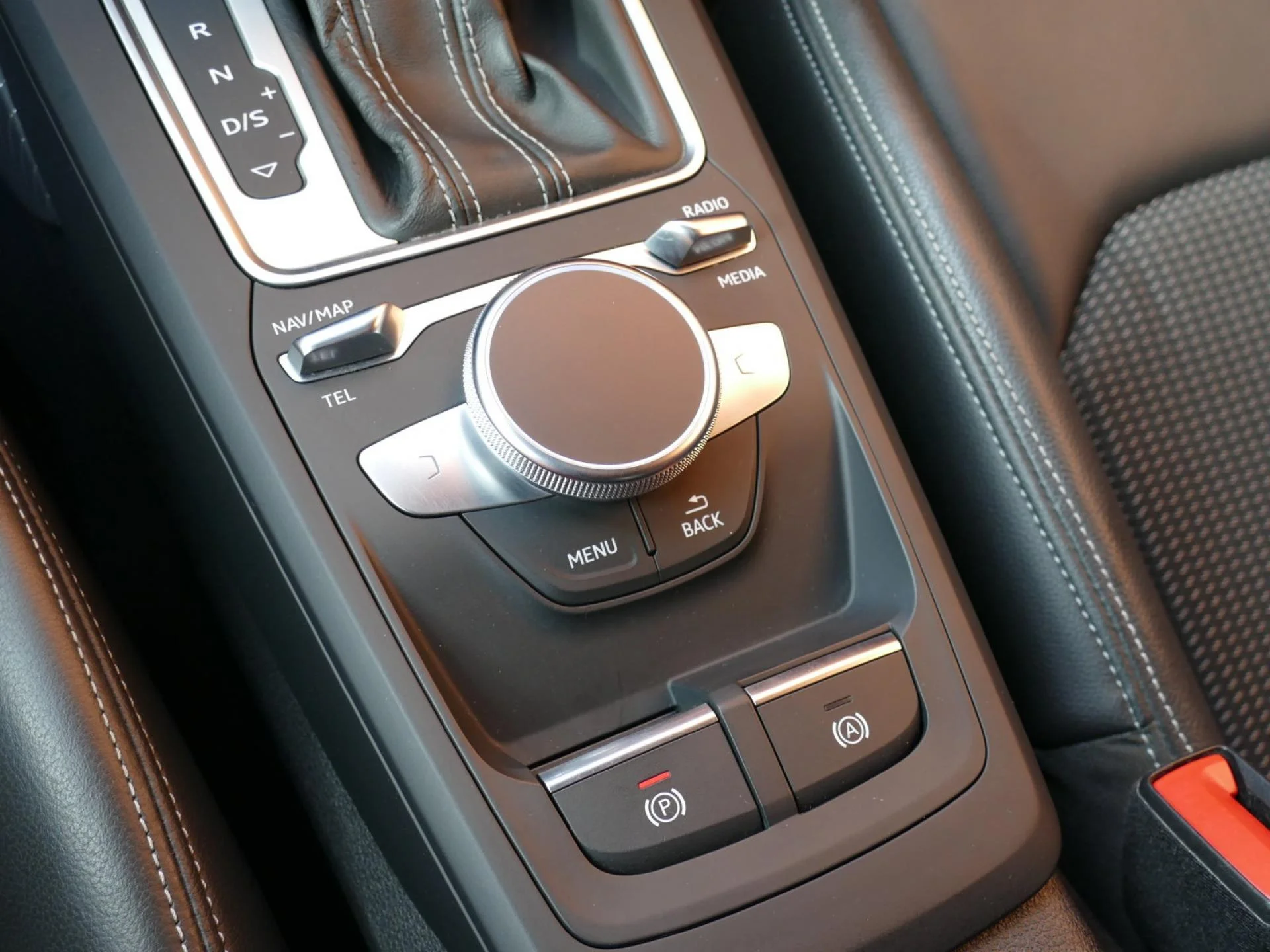 AUDI Q2 - Miniature 19 sur 34 - Cliquer pour voir cette photo