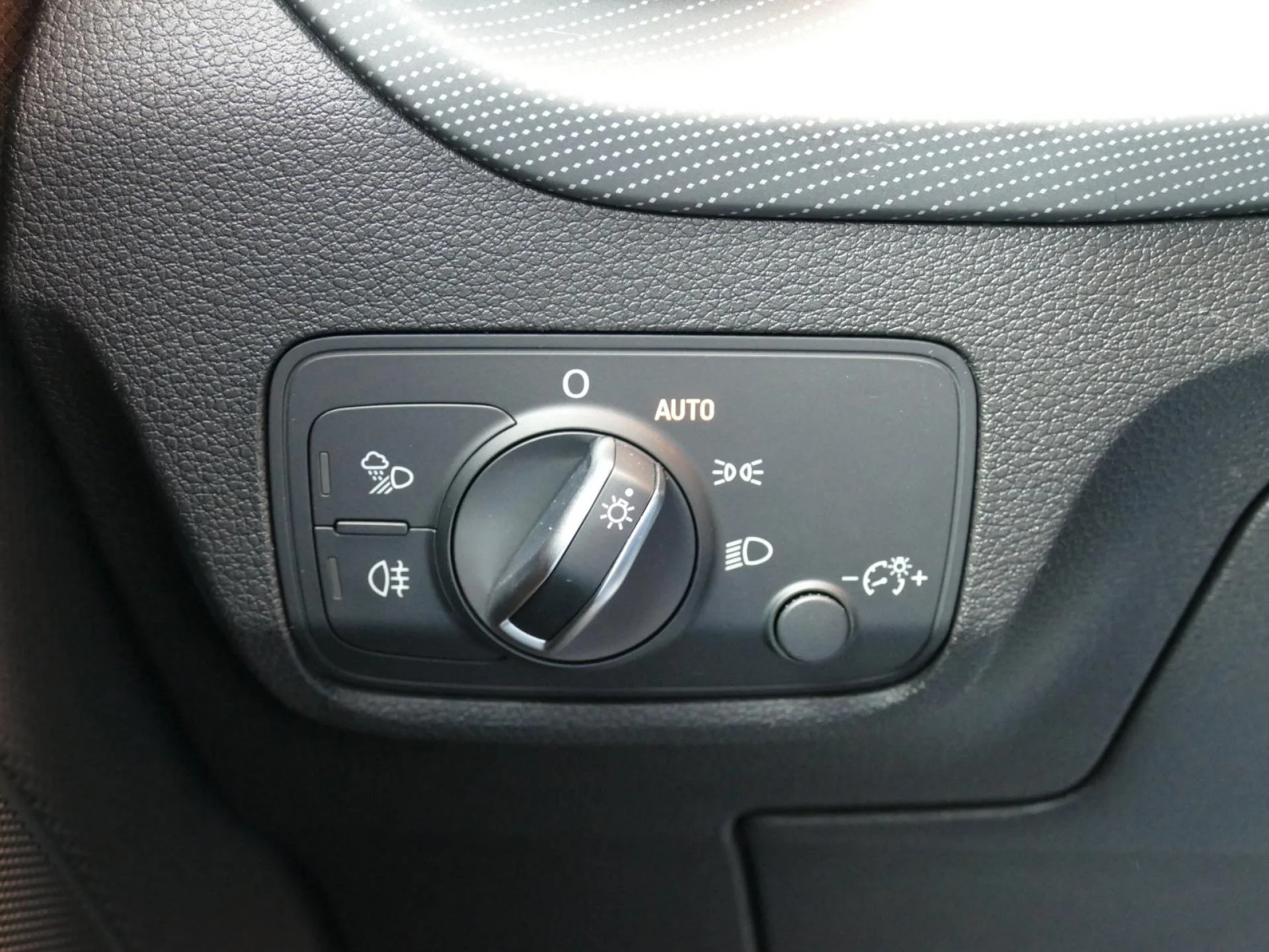 AUDI Q2 - Miniature 21 sur 34 - Cliquer pour voir cette photo