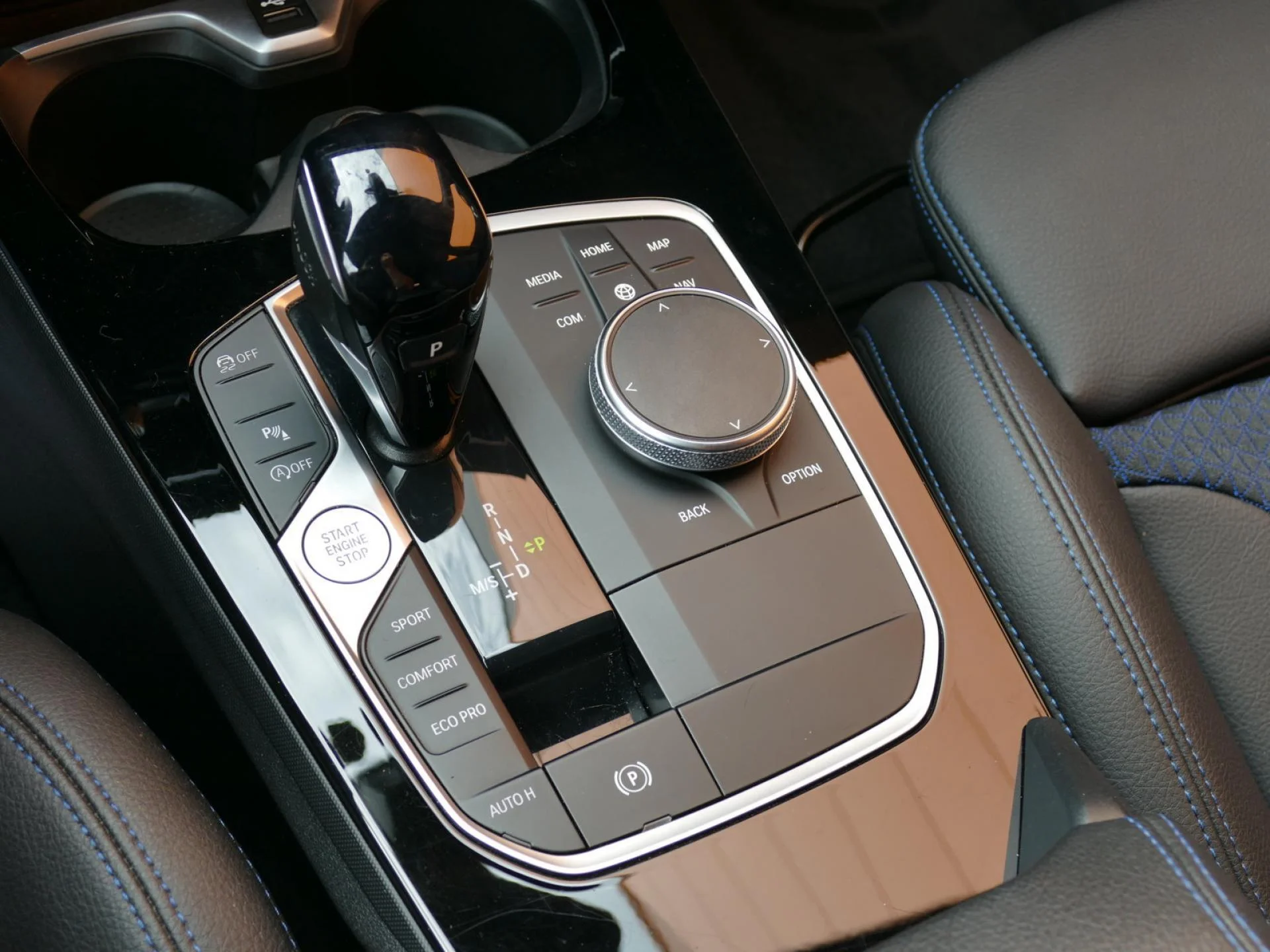 BMW SERIE 1 - Miniature 21 sur 31 - Cliquer pour voir cette photo