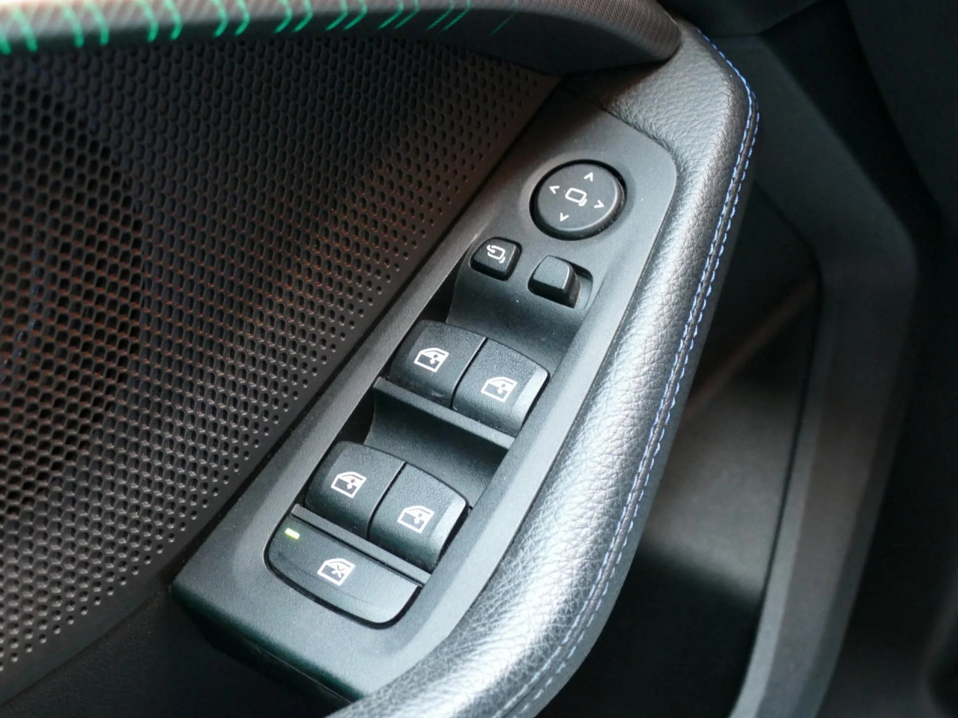 BMW SERIE 1 - Miniature 23 sur 32 - Cliquer pour voir cette photo