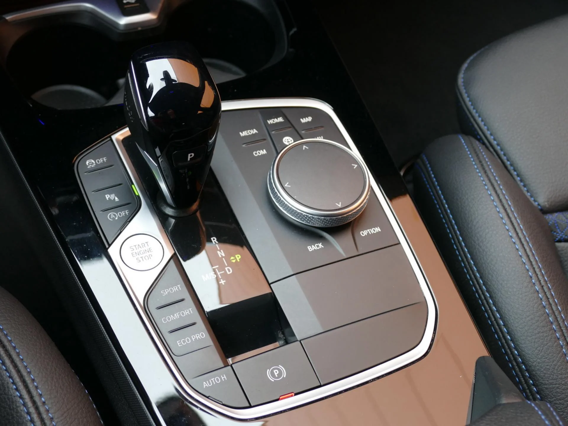 BMW SERIE 1 - Miniature 19 sur 32 - Cliquer pour voir cette photo