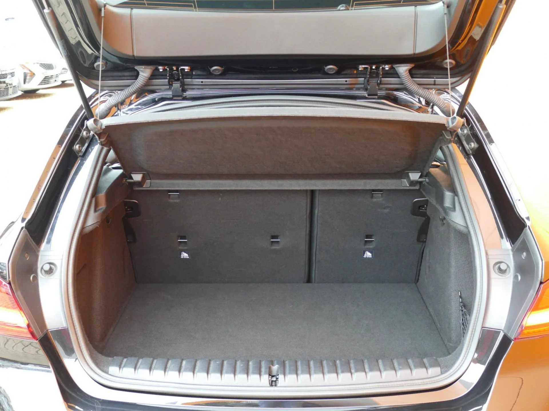 BMW SERIE 1 - Miniature 8 sur 32 - Cliquer pour voir cette photo