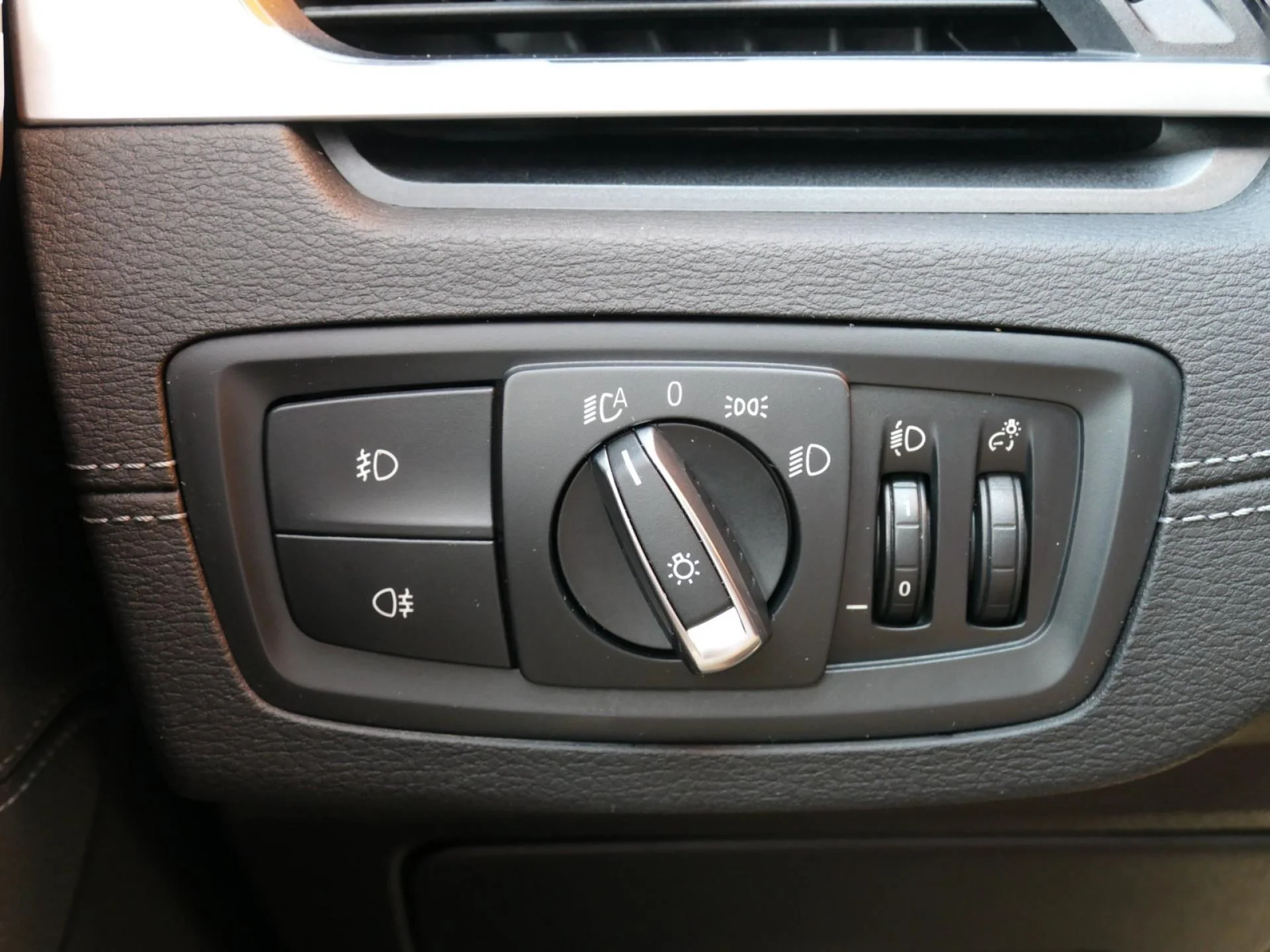 BMW X1 - Miniature 25 sur 35 - Cliquer pour voir cette photo