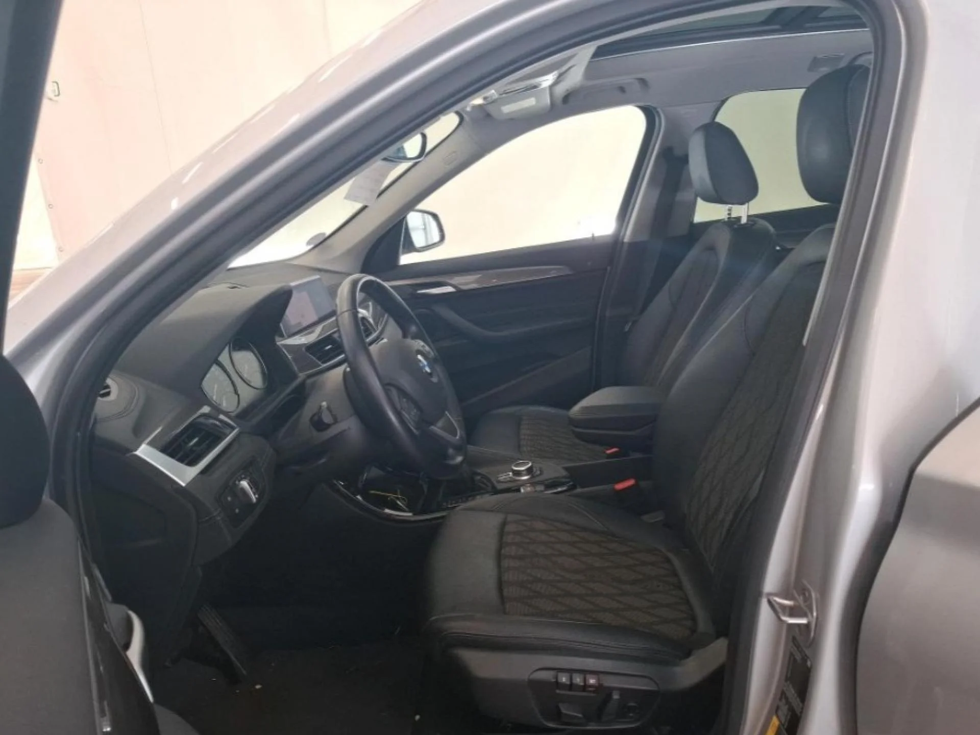 BMW X1 - Miniature 5 sur 5 - Cliquer pour voir cette photo