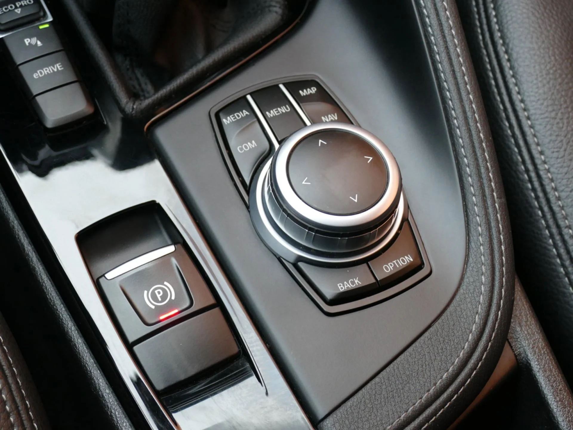 BMW X1 - Miniature 22 sur 36 - Cliquer pour voir cette photo