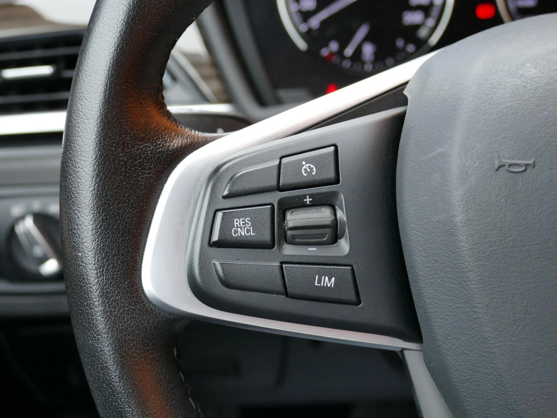 BMW X1 - Miniature 16 sur 36 - Cliquer pour voir cette photo