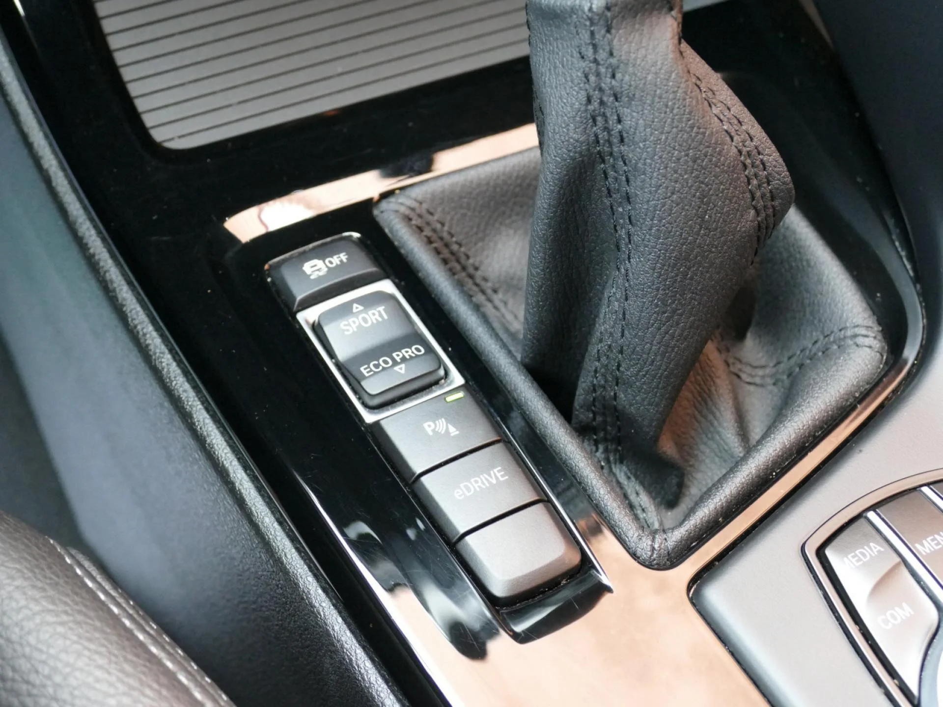 BMW X1 - Miniature 21 sur 36 - Cliquer pour voir cette photo