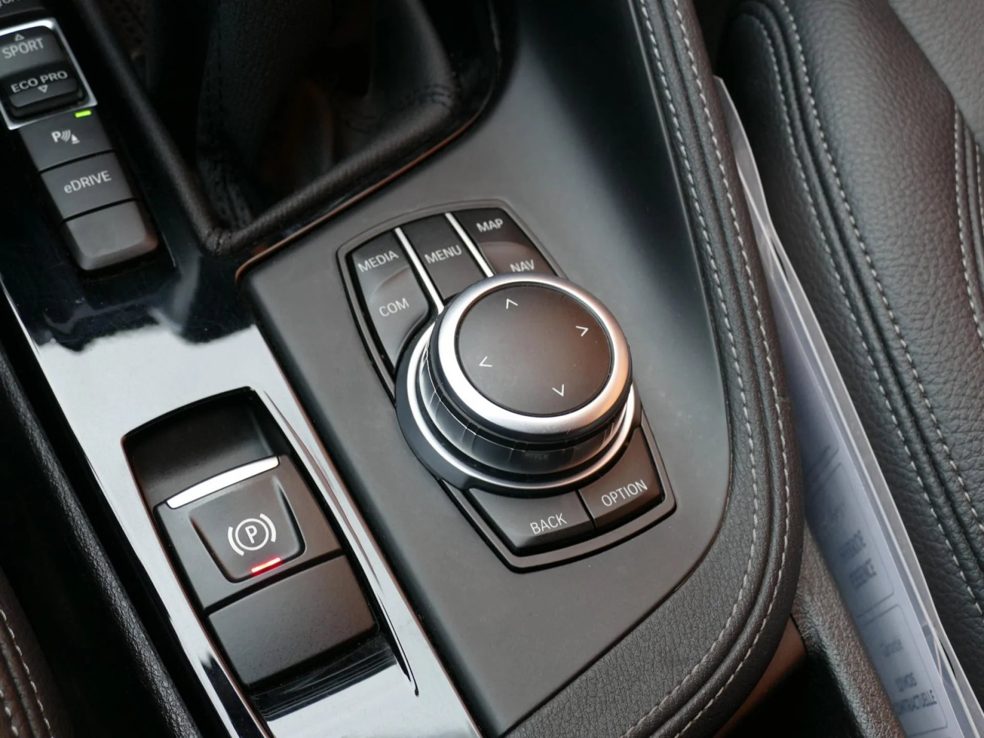 BMW X1 - Miniature 6 sur 36 - Cliquer pour voir cette photo