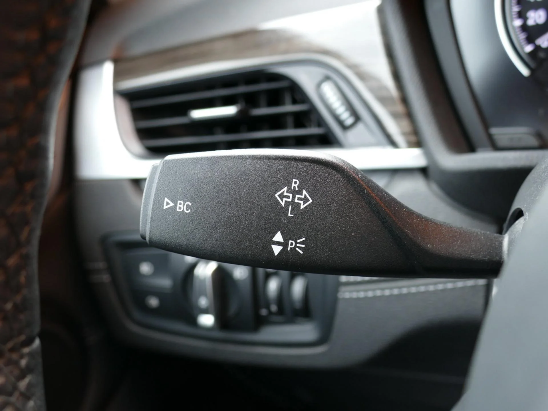 BMW X1 - Miniature 35 sur 36 - Cliquer pour voir cette photo