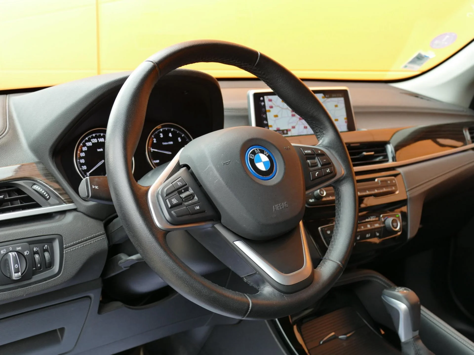 BMW X1 - Miniature 3 sur 36 - Cliquer pour voir cette photo