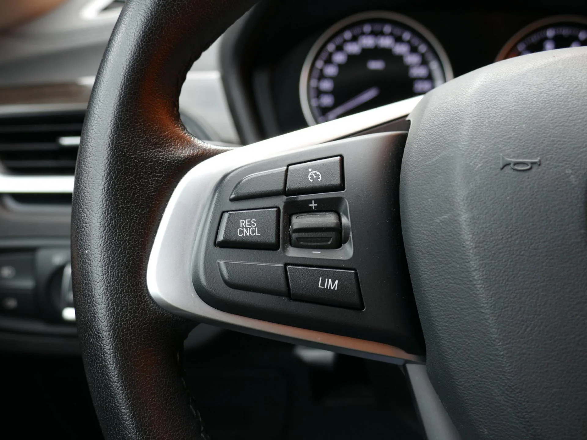 BMW X1 - Miniature 14 sur 36 - Cliquer pour voir cette photo