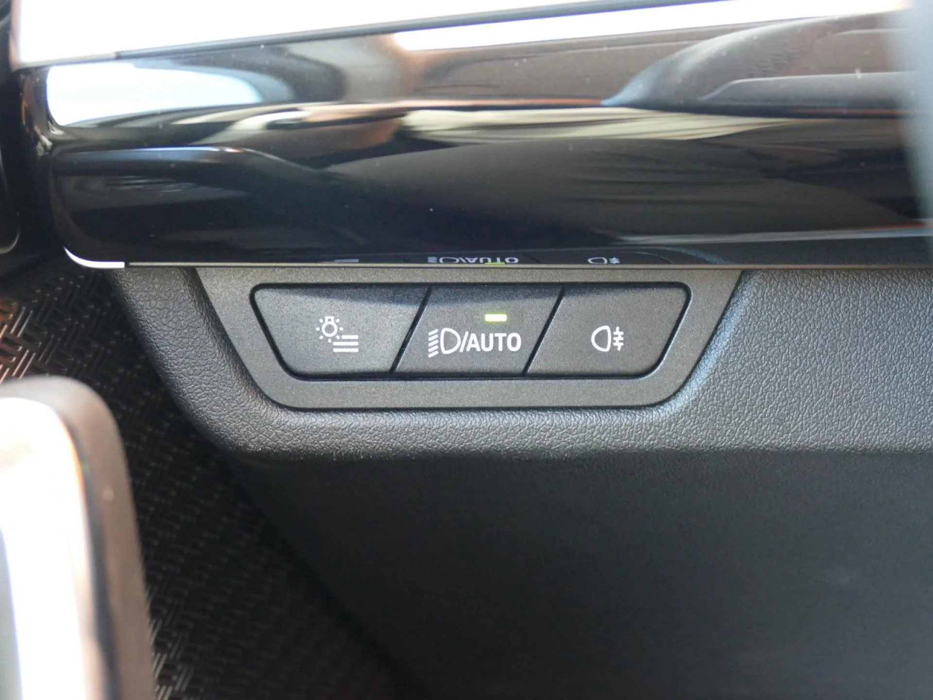 BMW X1 - Miniature 23 sur 32 - Cliquer pour voir cette photo