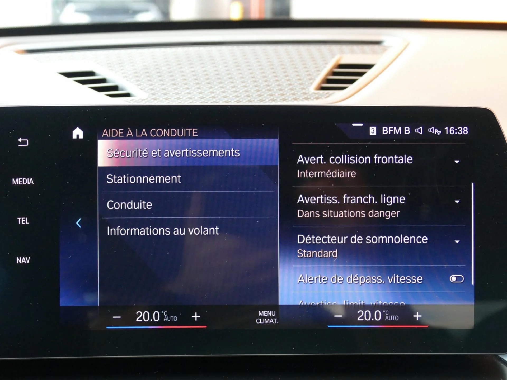 BMW X1 - Miniature 12 sur 32 - Cliquer pour voir cette photo