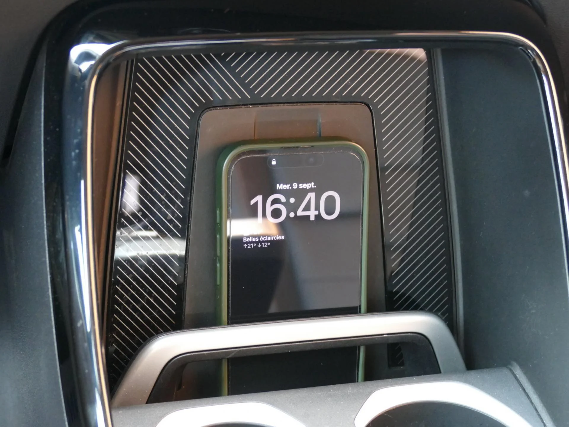 BMW X1 - Miniature 21 sur 32 - Cliquer pour voir cette photo