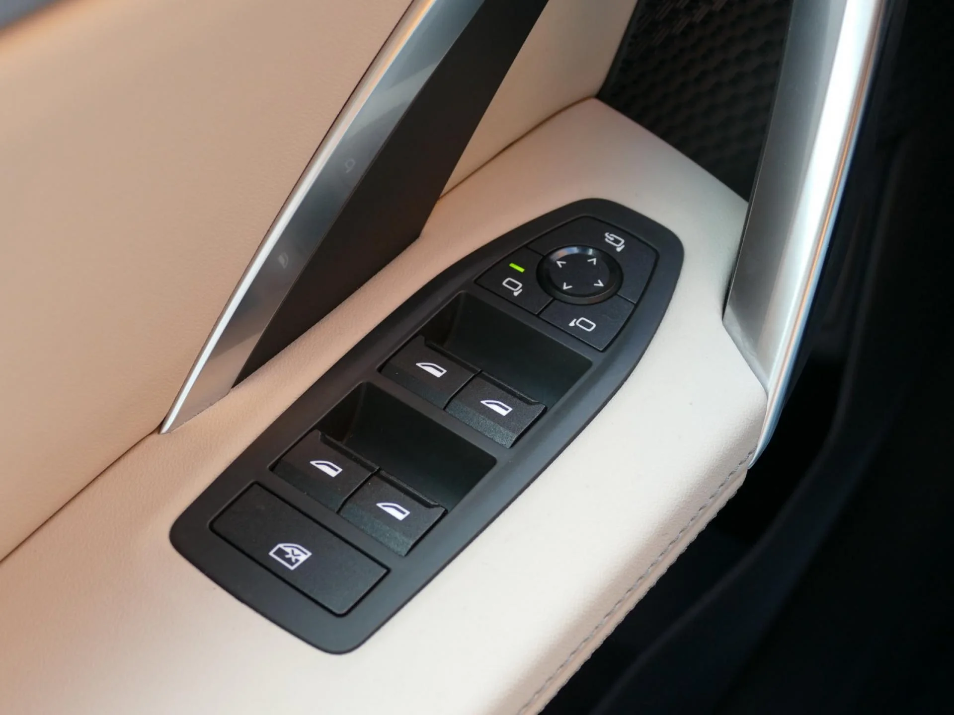 BMW X1 - Miniature 25 sur 32 - Cliquer pour voir cette photo