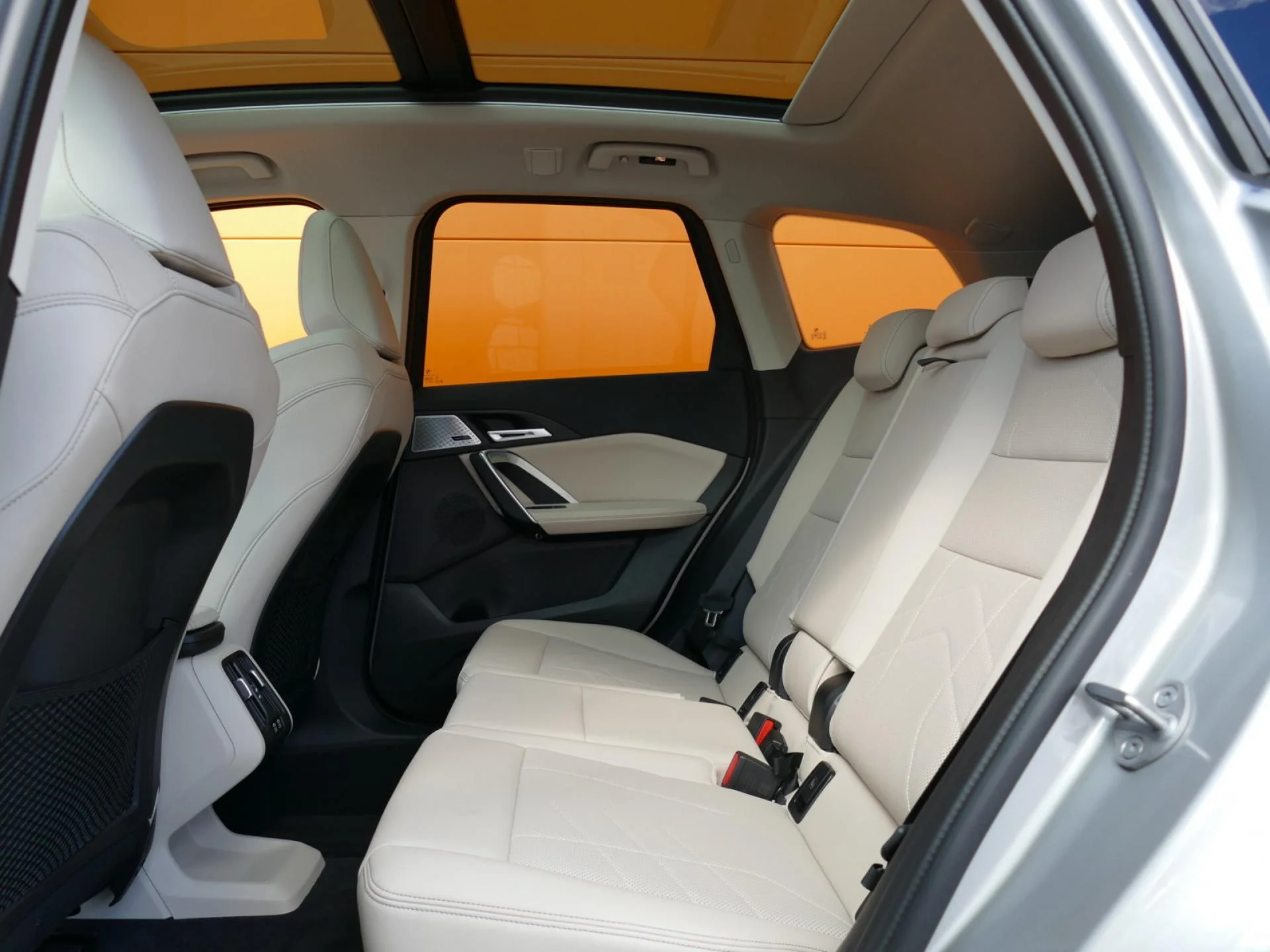 BMW X1 - Miniature 8 sur 32 - Cliquer pour voir cette photo