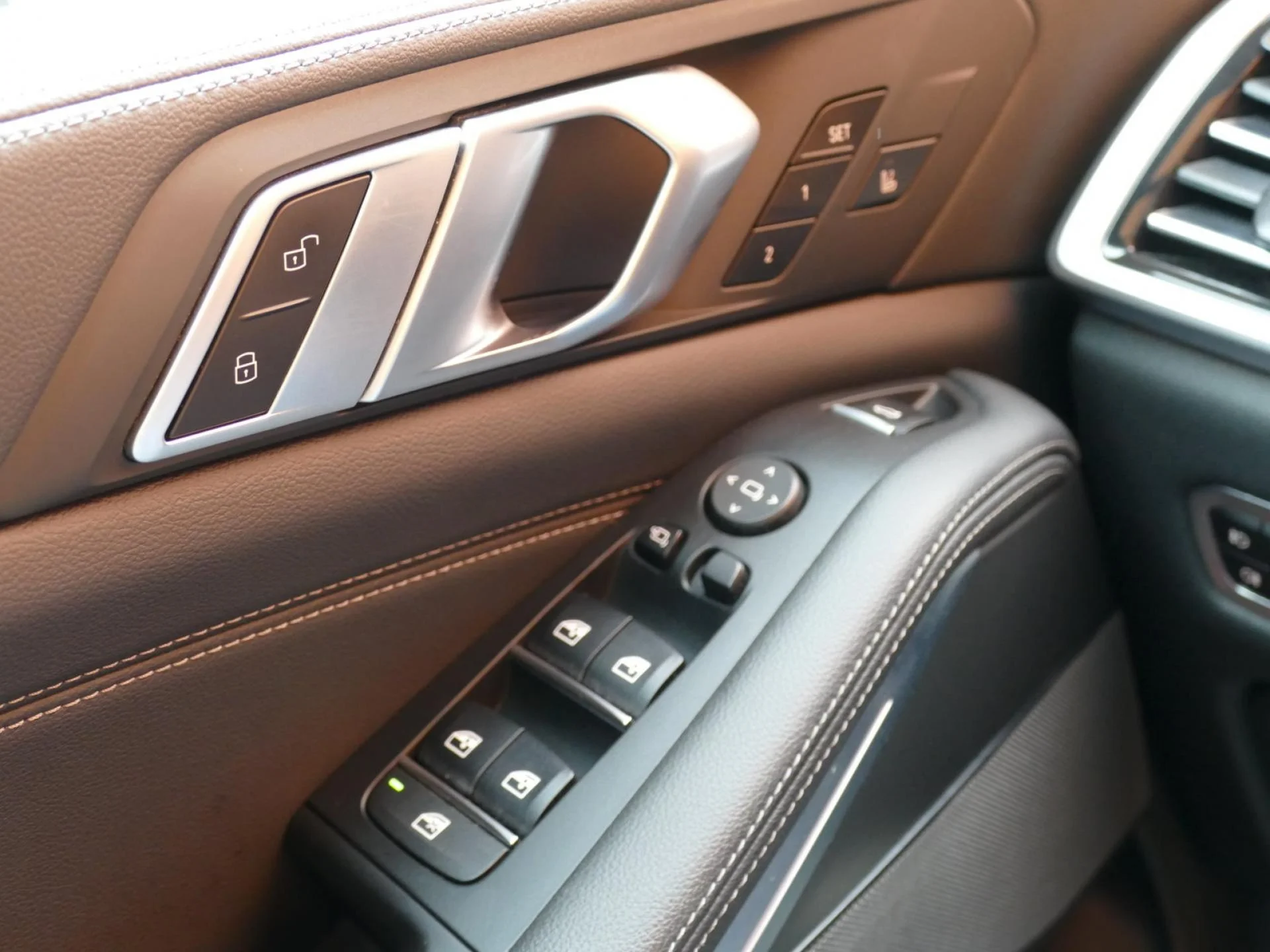 BMW X5 - Miniature 31 sur 42 - Cliquer pour voir cette photo