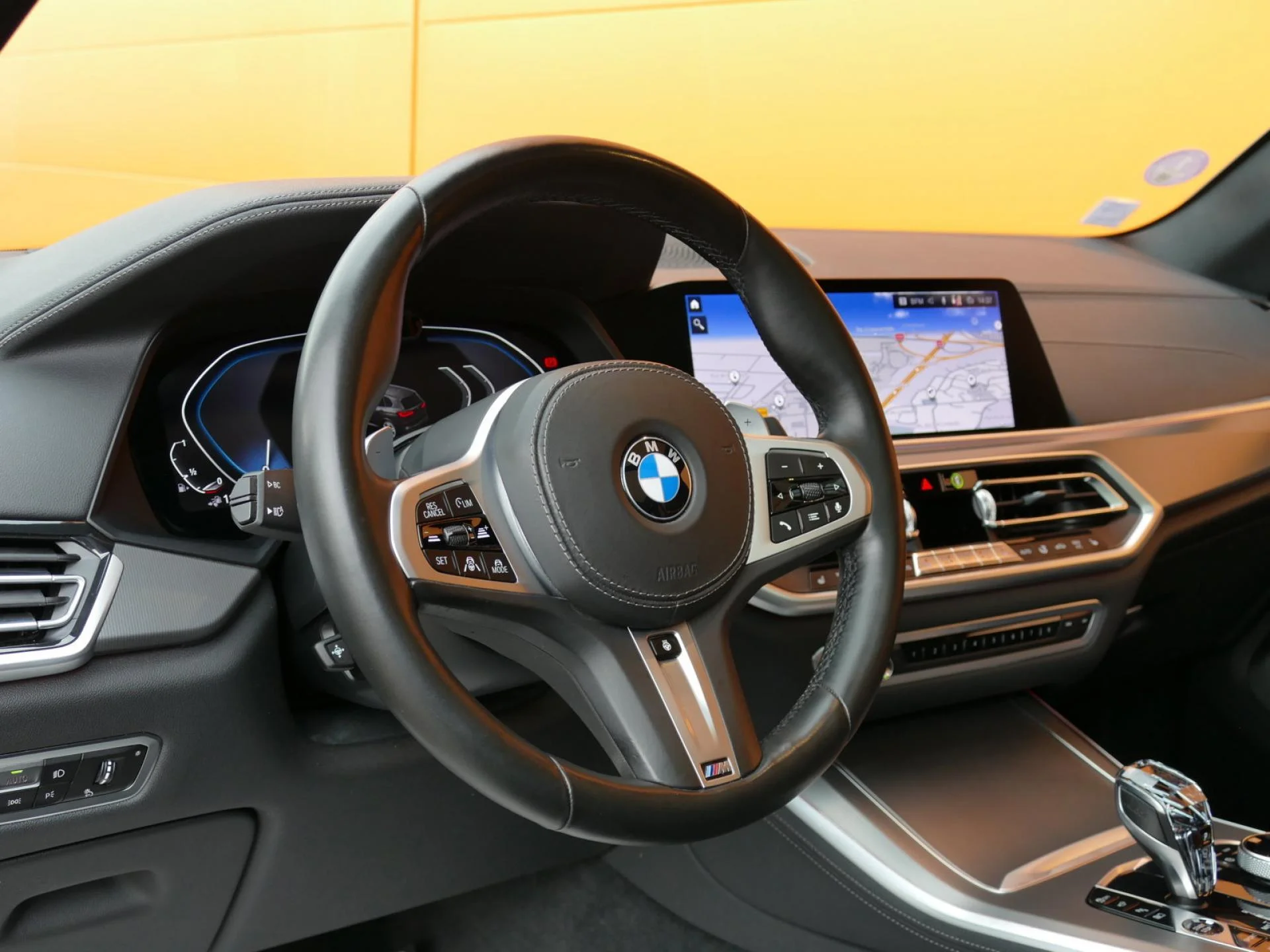 BMW X5 - Miniature 18 sur 42 - Cliquer pour voir cette photo