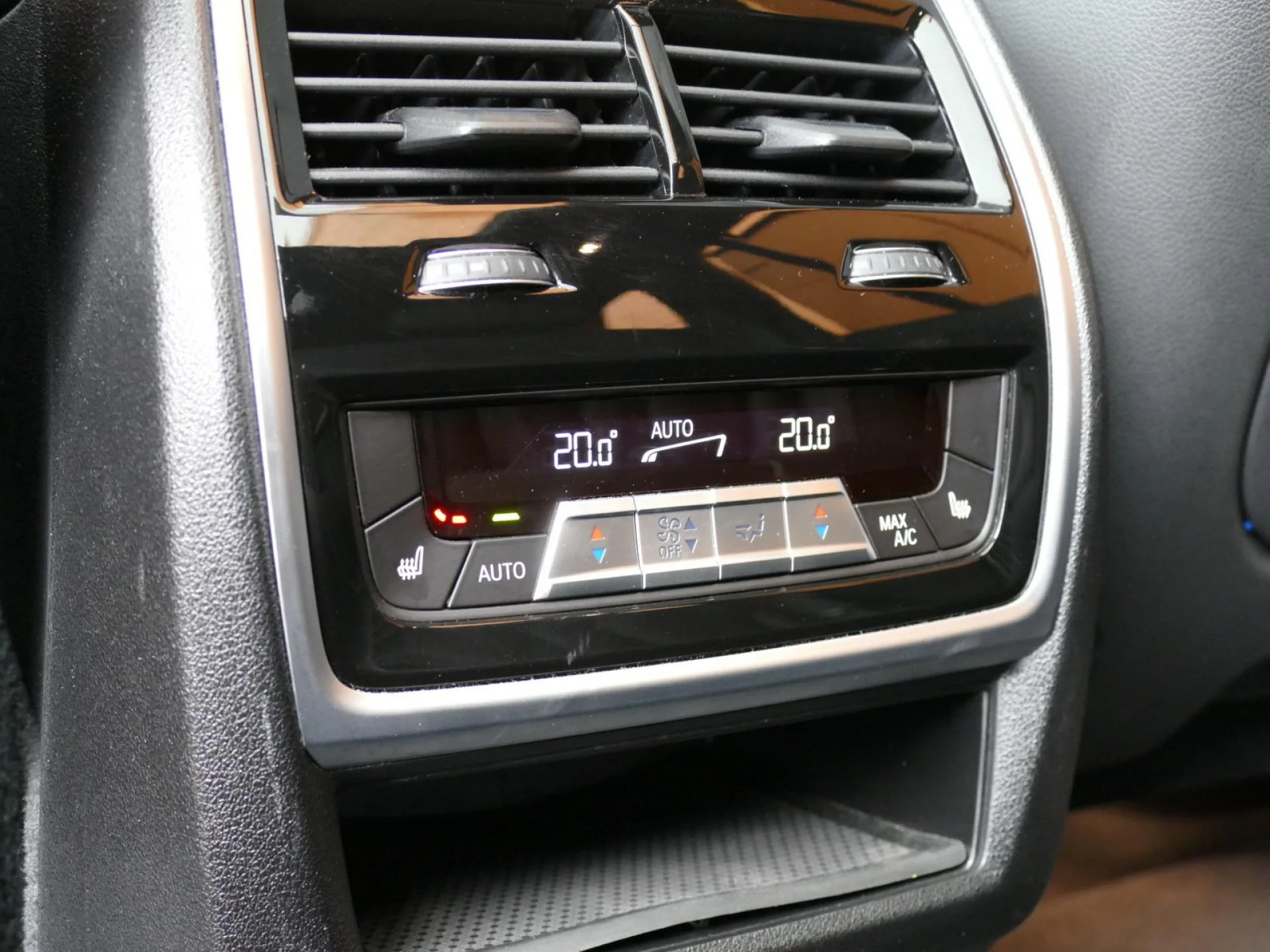 BMW X5 - Miniature 24 sur 42 - Cliquer pour voir cette photo