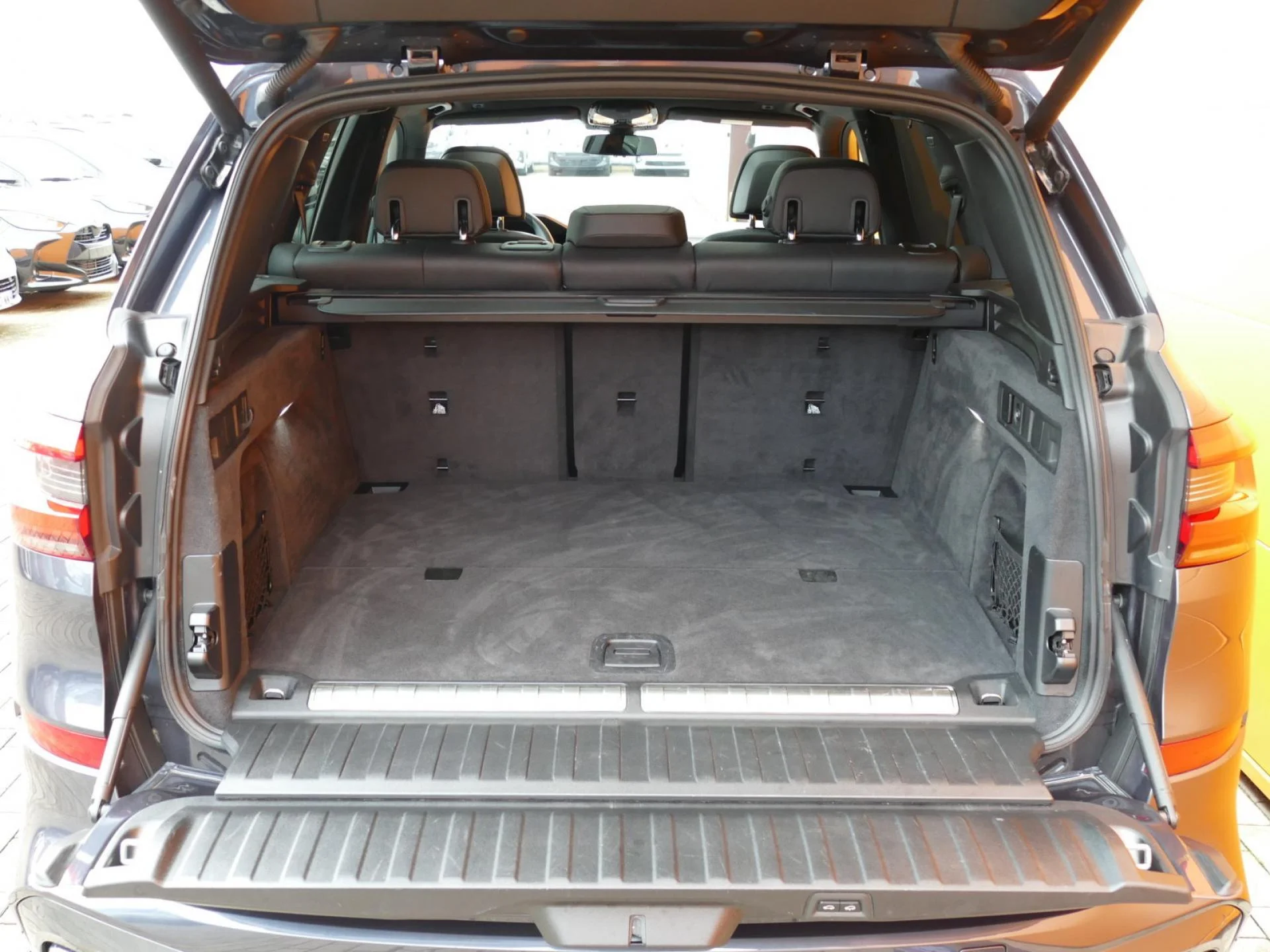 BMW X5 - Miniature 8 sur 42 - Cliquer pour voir cette photo