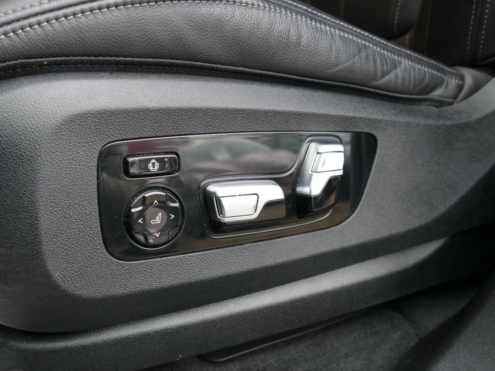 BMW X5 - Miniature 25 sur 42 - Cliquer pour voir cette photo