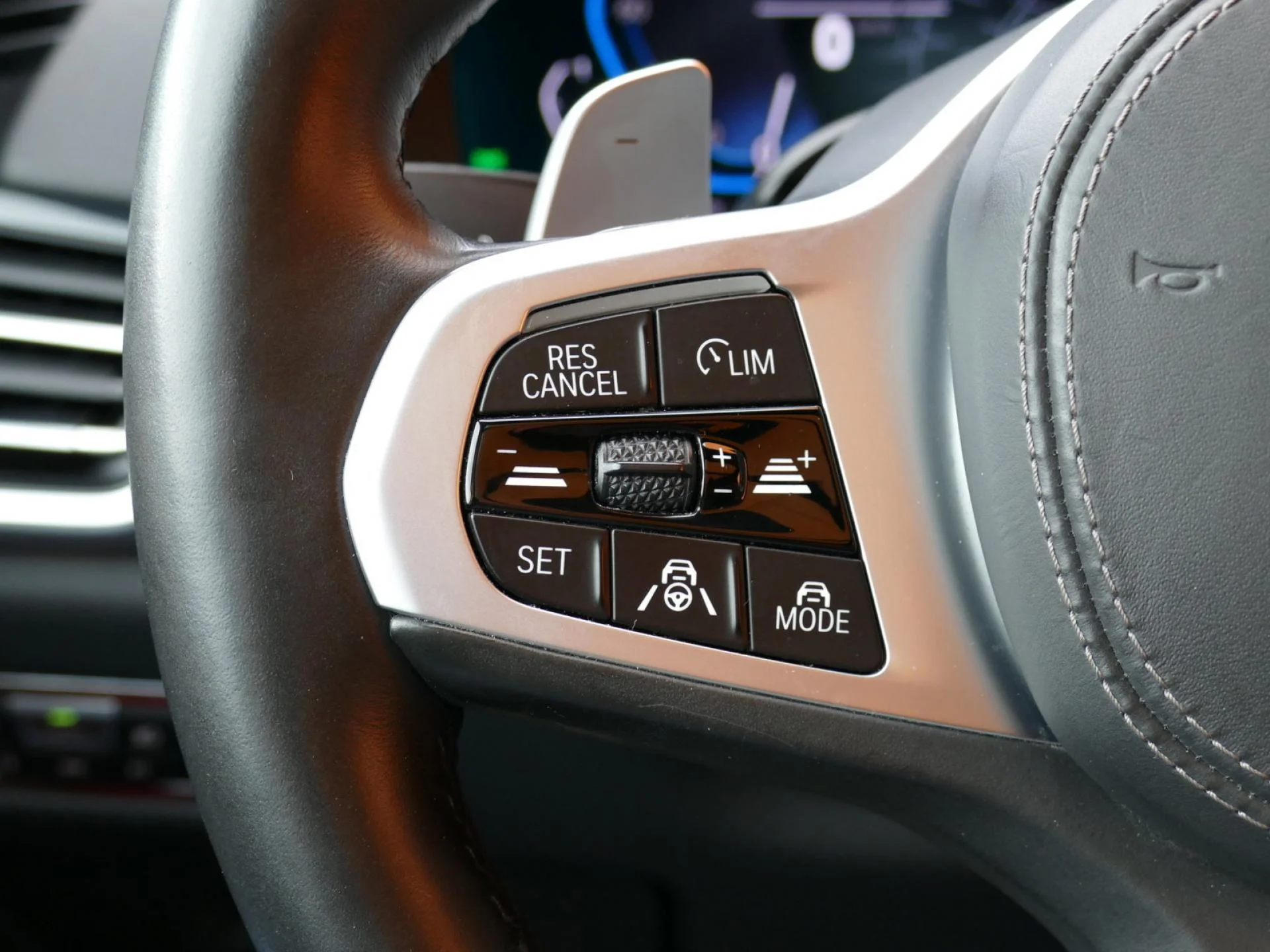 BMW X5 - Miniature 19 sur 42 - Cliquer pour voir cette photo