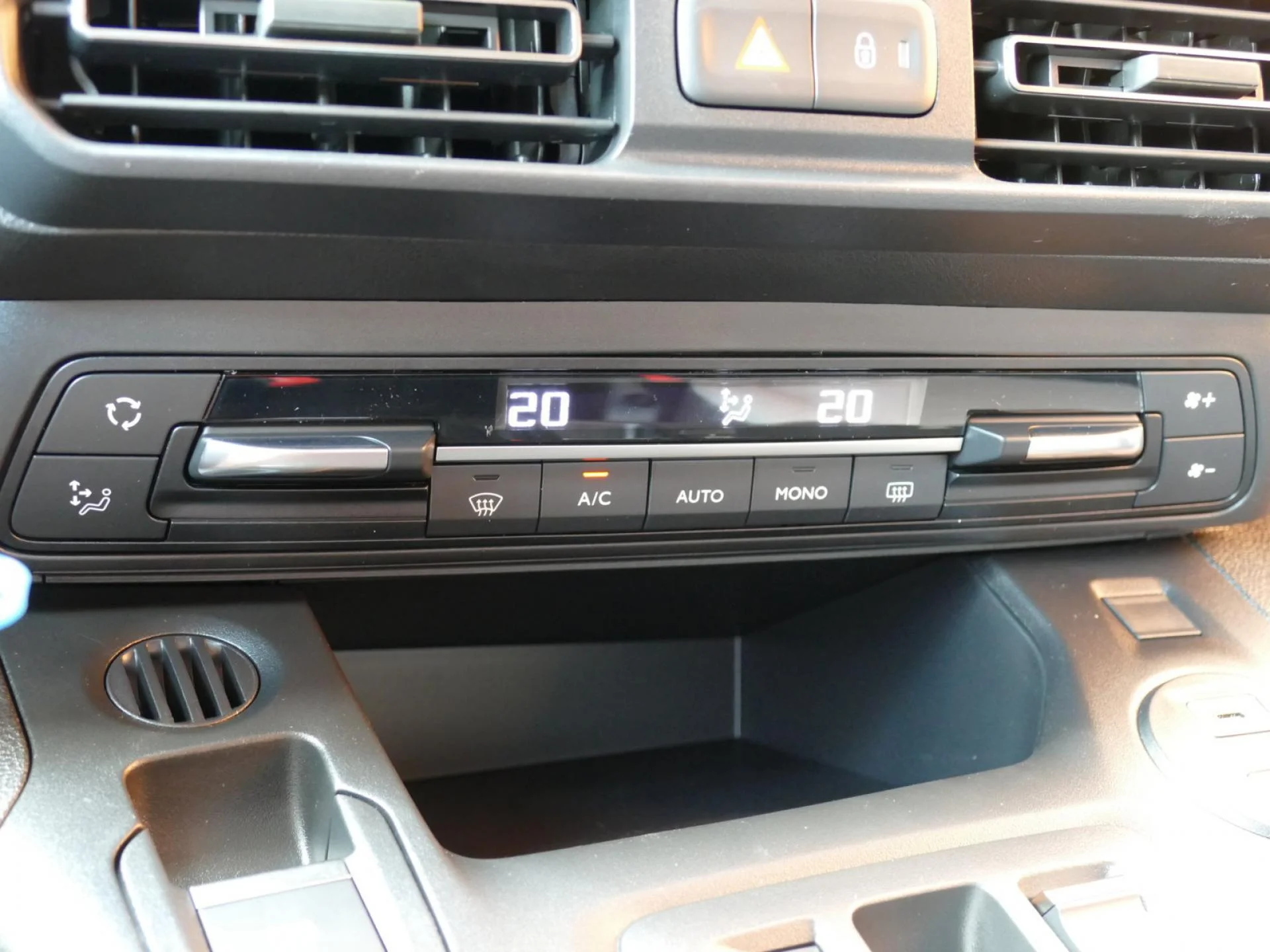 CITROEN BERLINGO - Miniature 14 sur 32 - Cliquer pour voir cette photo