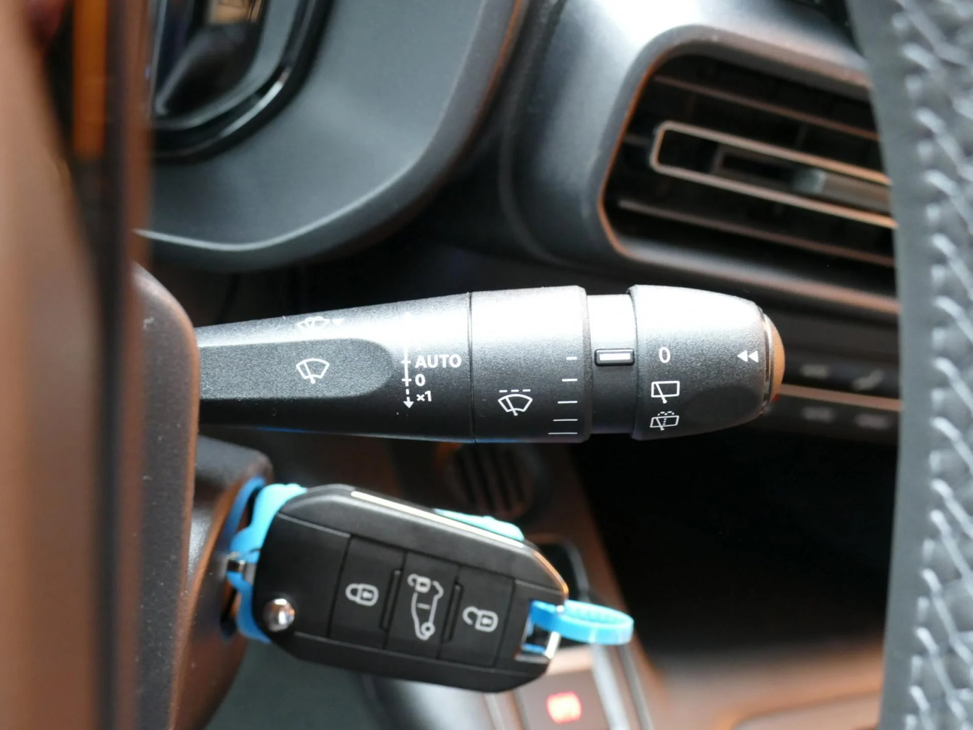 CITROEN BERLINGO - Miniature 25 sur 33 - Cliquer pour voir cette photo