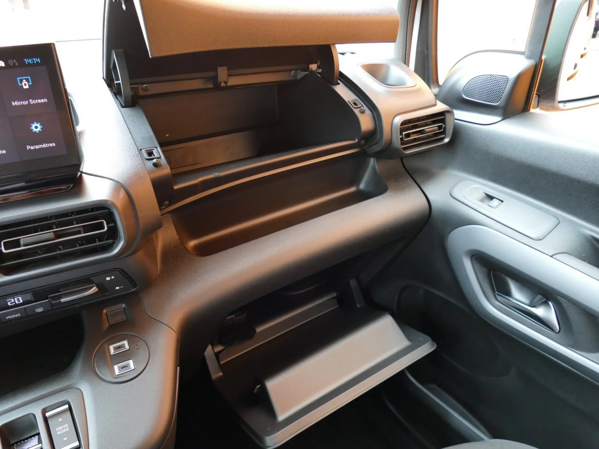 CITROEN BERLINGO - Miniature 21 sur 33 - Cliquer pour voir cette photo
