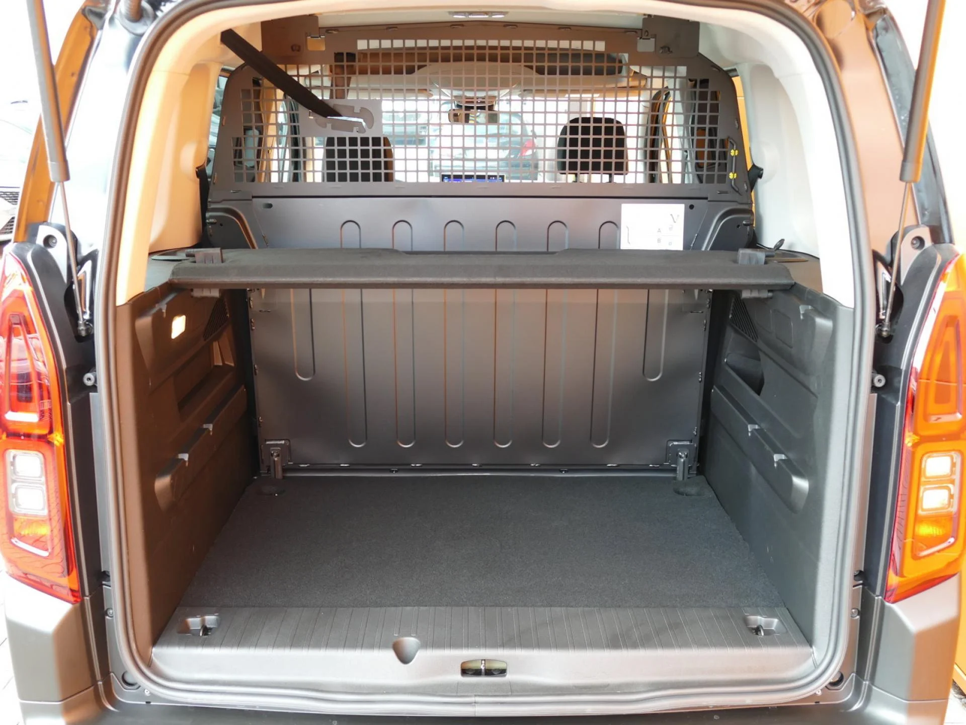 CITROEN BERLINGO - Miniature 8 sur 32 - Cliquer pour voir cette photo