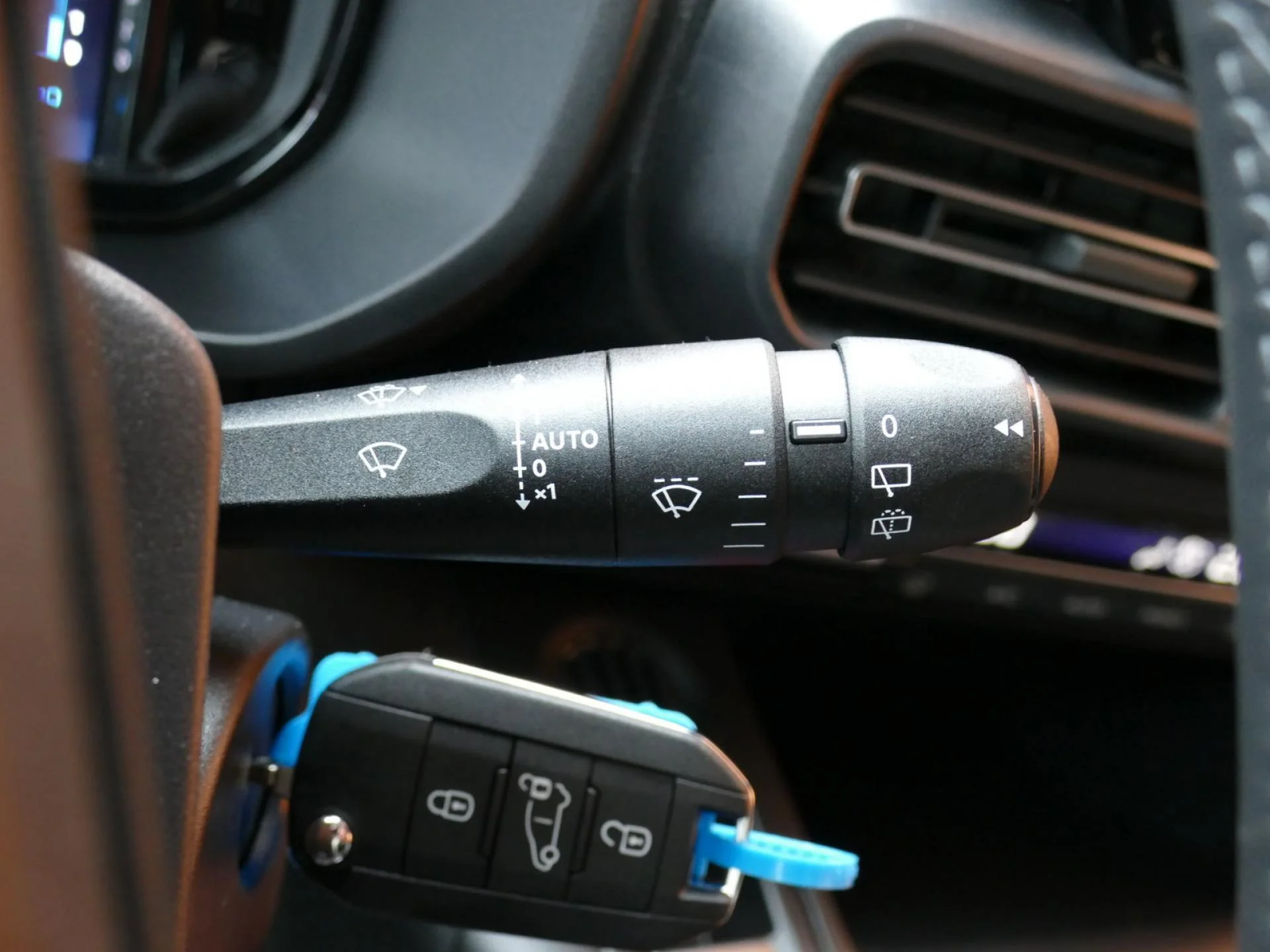 CITROEN BERLINGO - Miniature 24 sur 32 - Cliquer pour voir cette photo