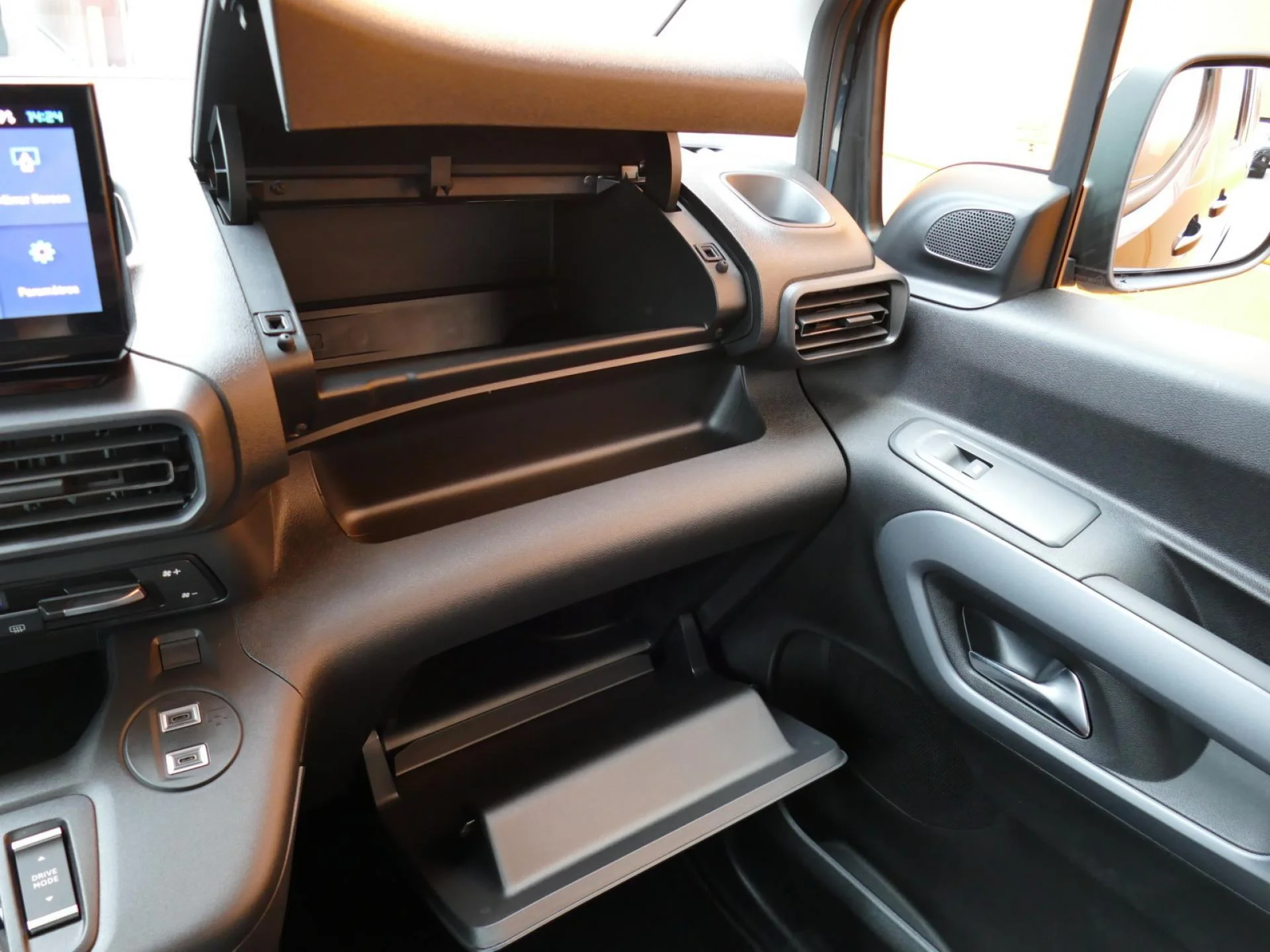 CITROEN BERLINGO - Miniature 21 sur 33 - Cliquer pour voir cette photo