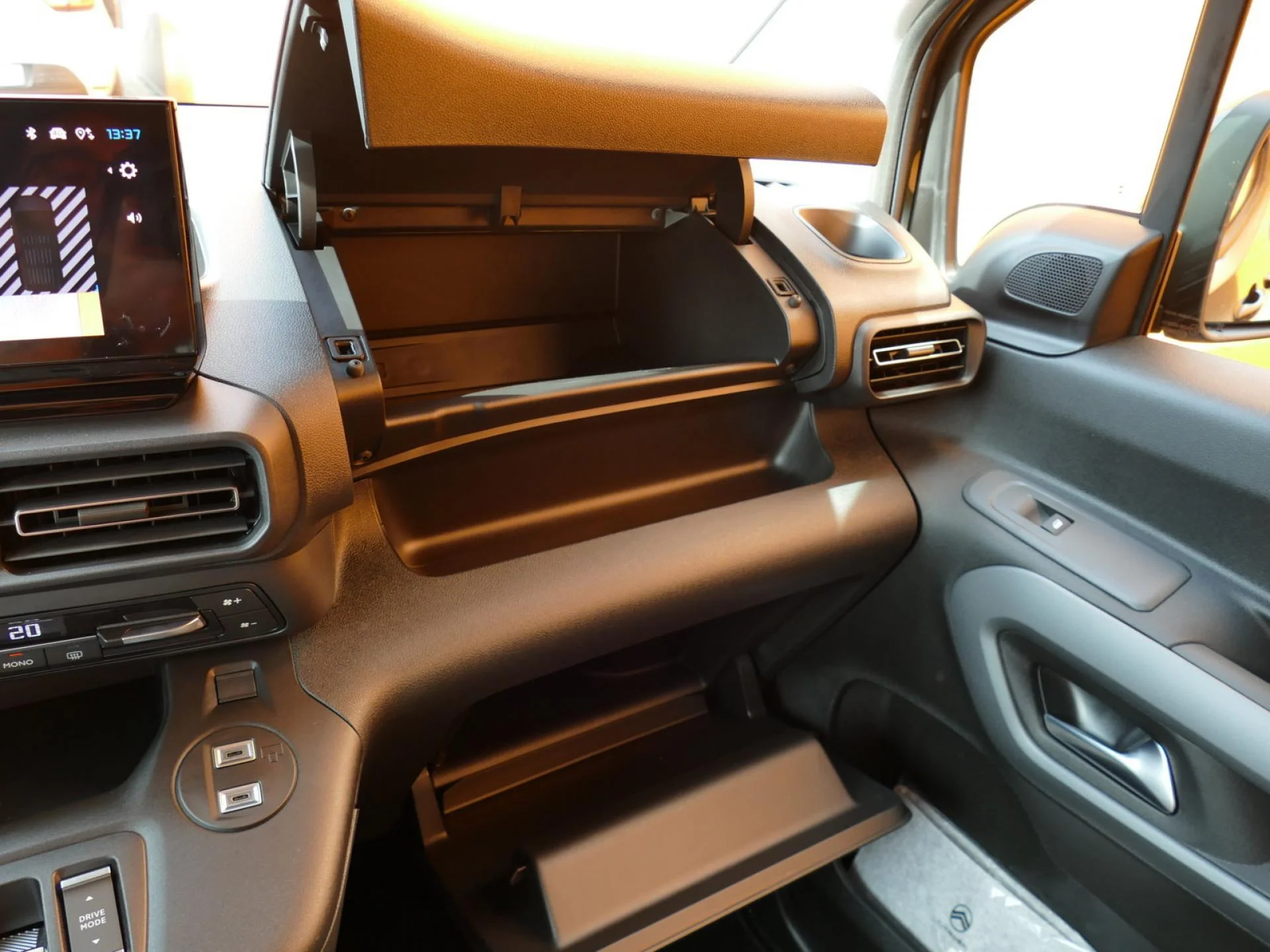 CITROEN BERLINGO - Miniature 21 sur 33 - Cliquer pour voir cette photo