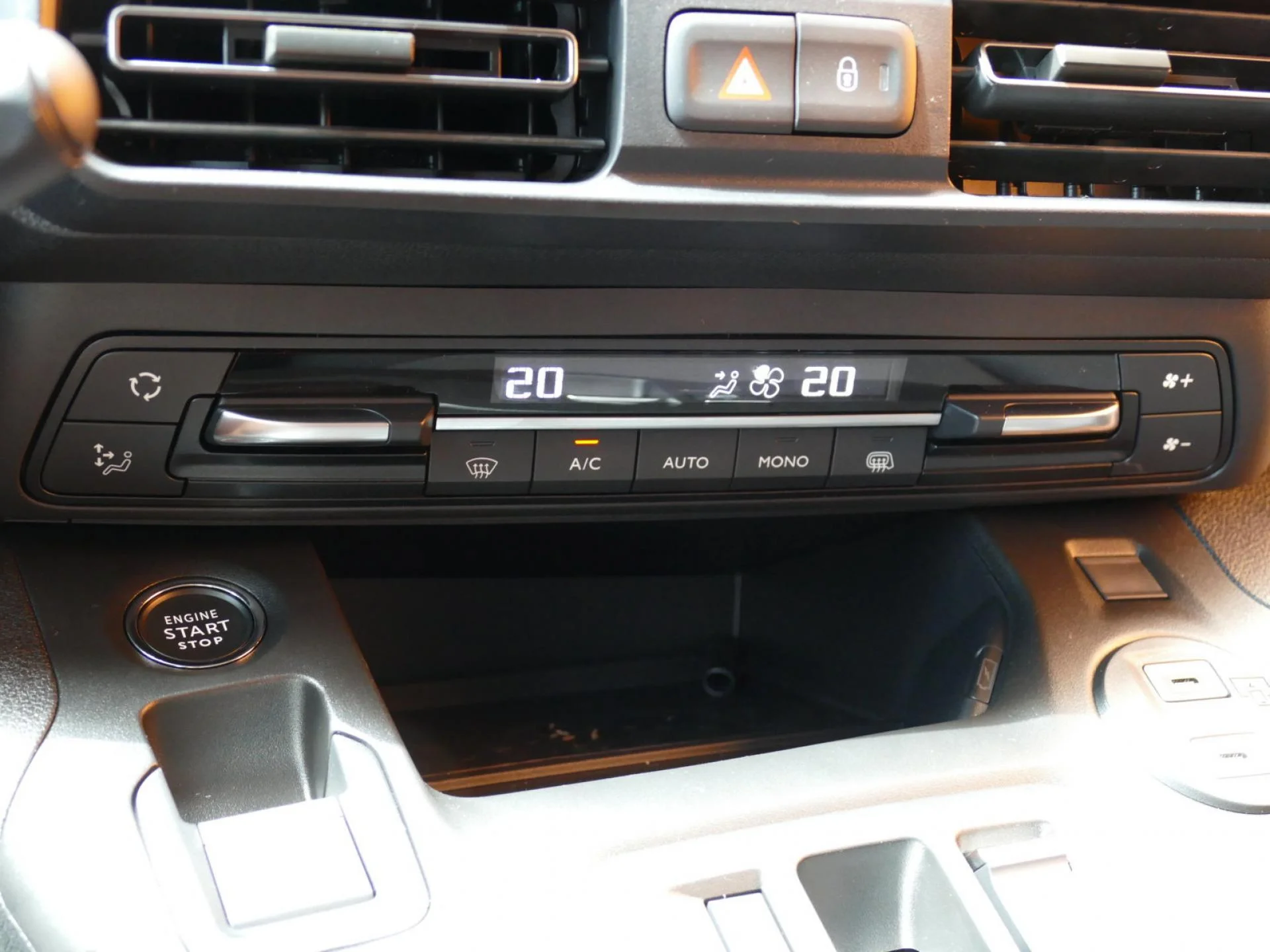 CITROEN BERLINGO - Miniature 14 sur 32 - Cliquer pour voir cette photo