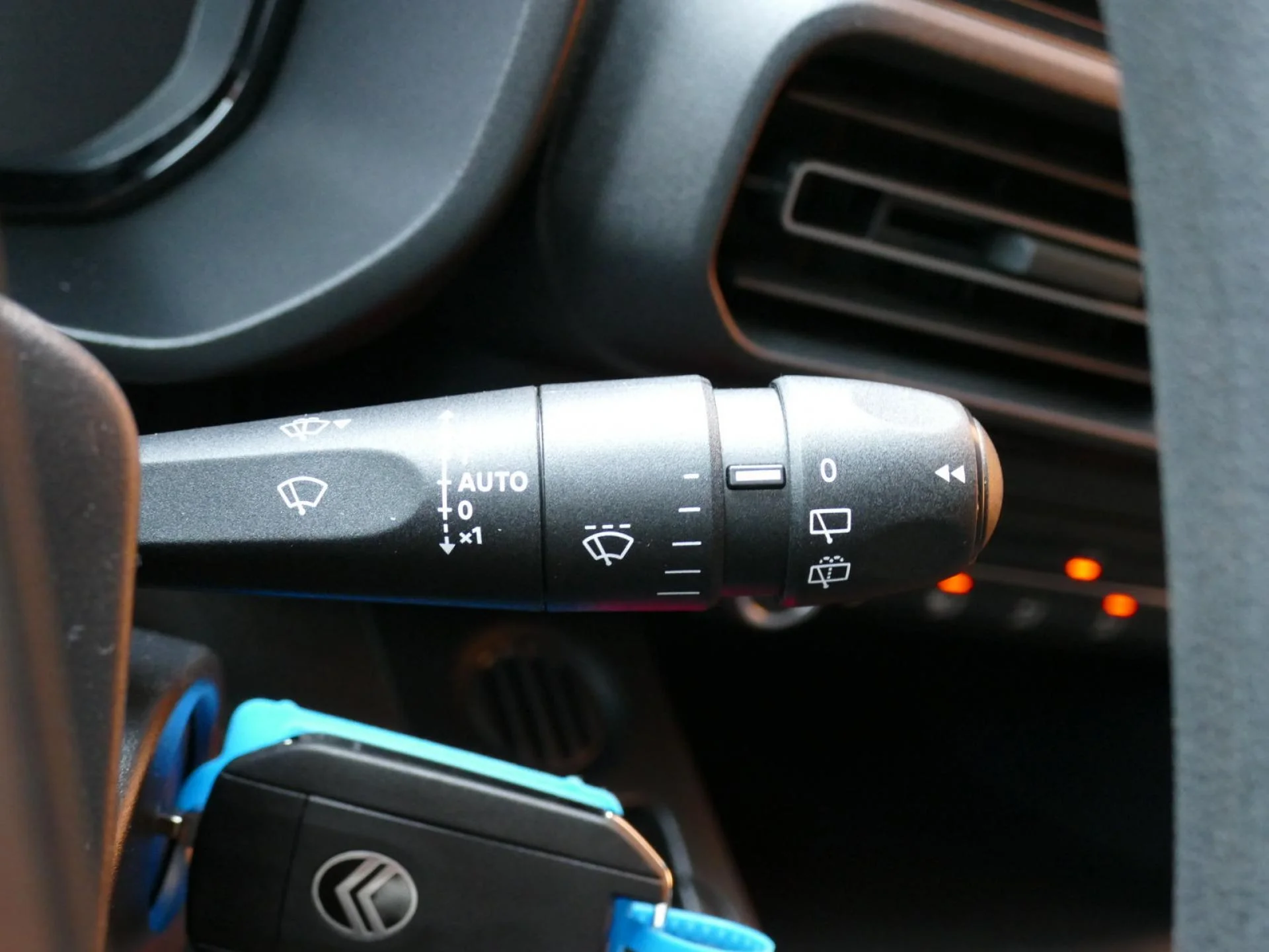 CITROEN BERLINGO - Miniature 27 sur 32 - Cliquer pour voir cette photo