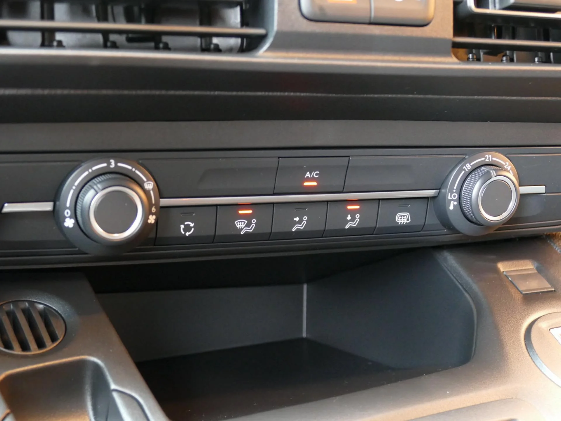 CITROEN BERLINGO - Miniature 15 sur 32 - Cliquer pour voir cette photo