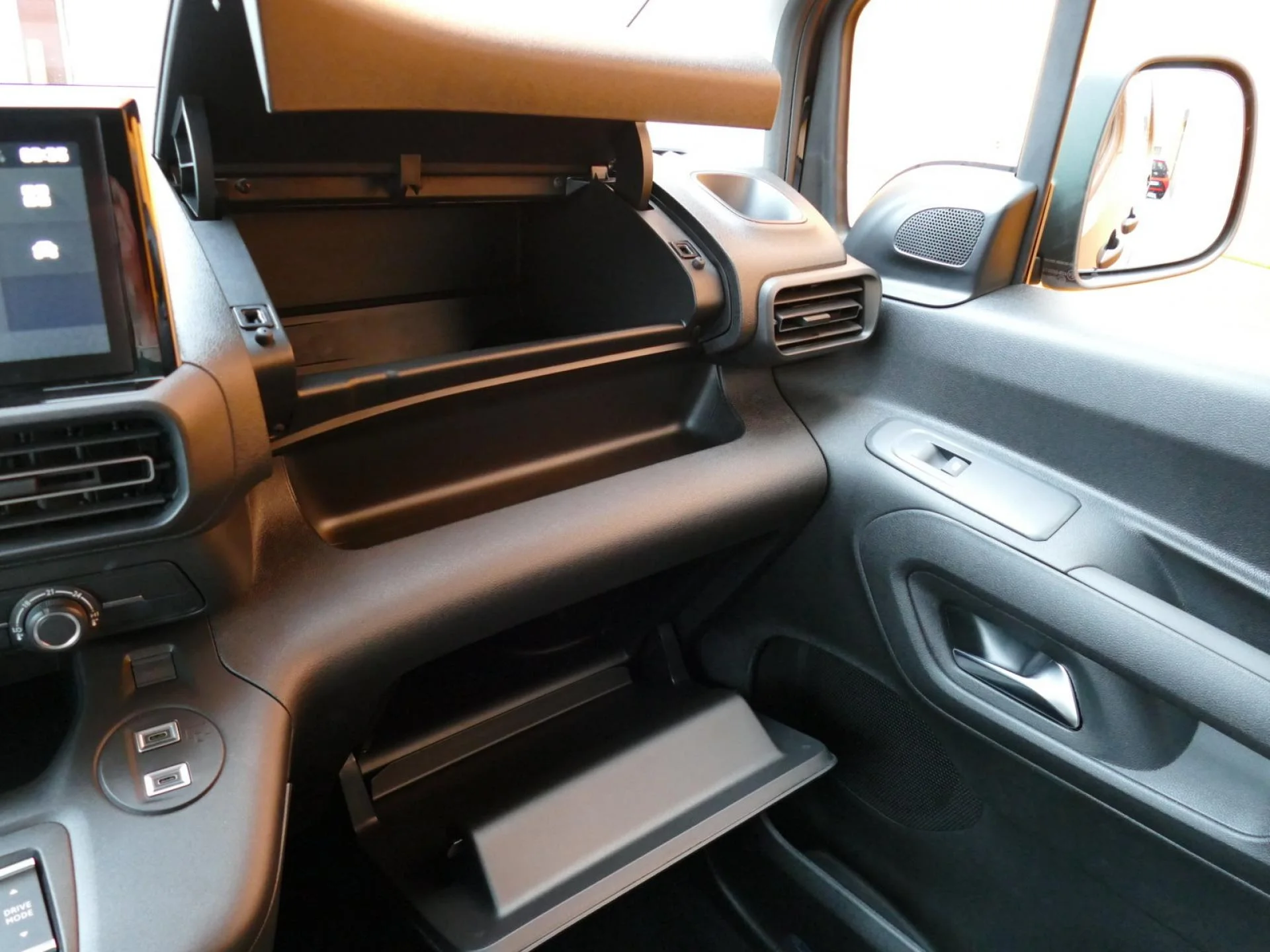 CITROEN BERLINGO - Miniature 24 sur 32 - Cliquer pour voir cette photo